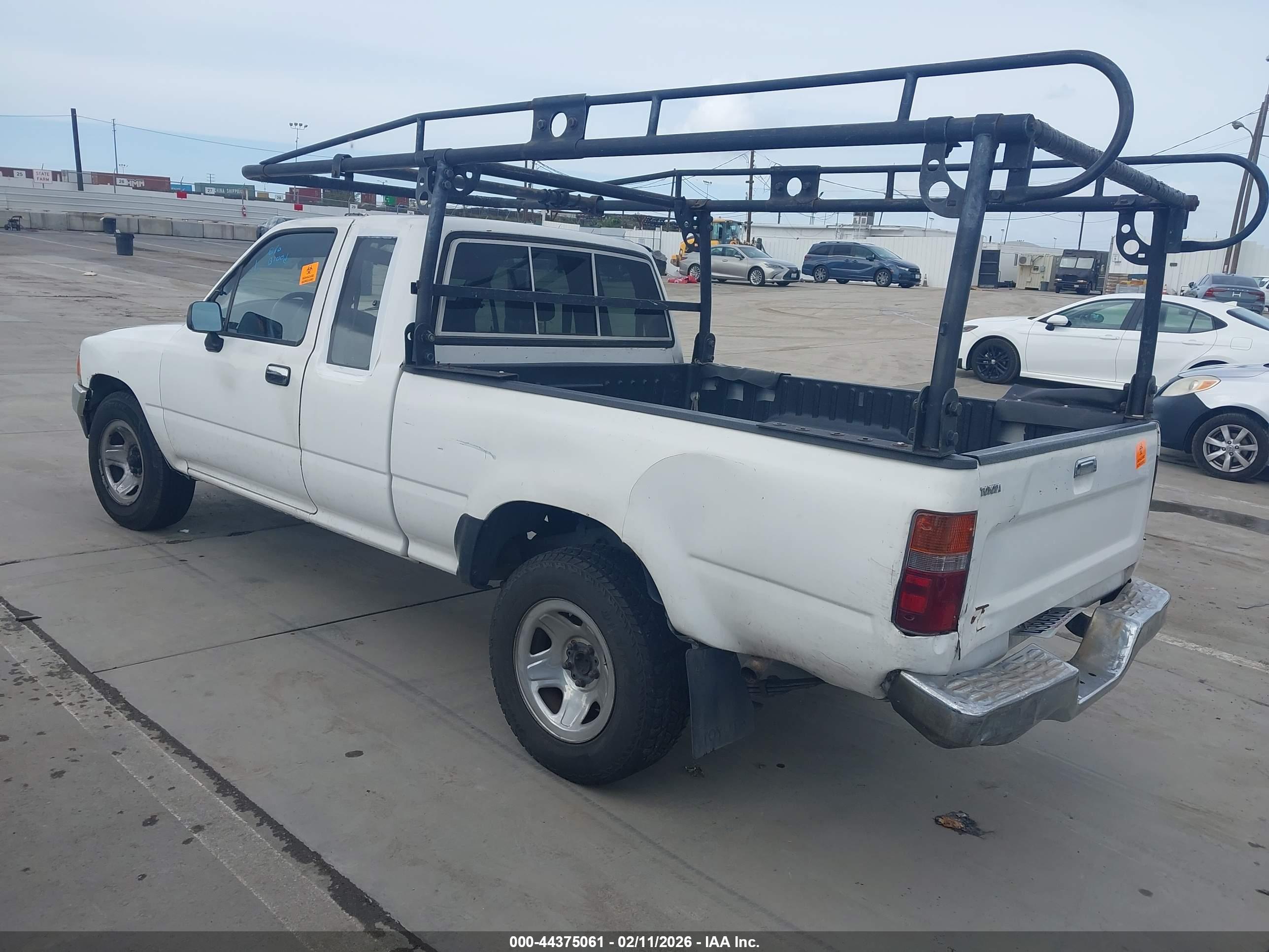 TOYOTA PICKUP image 3