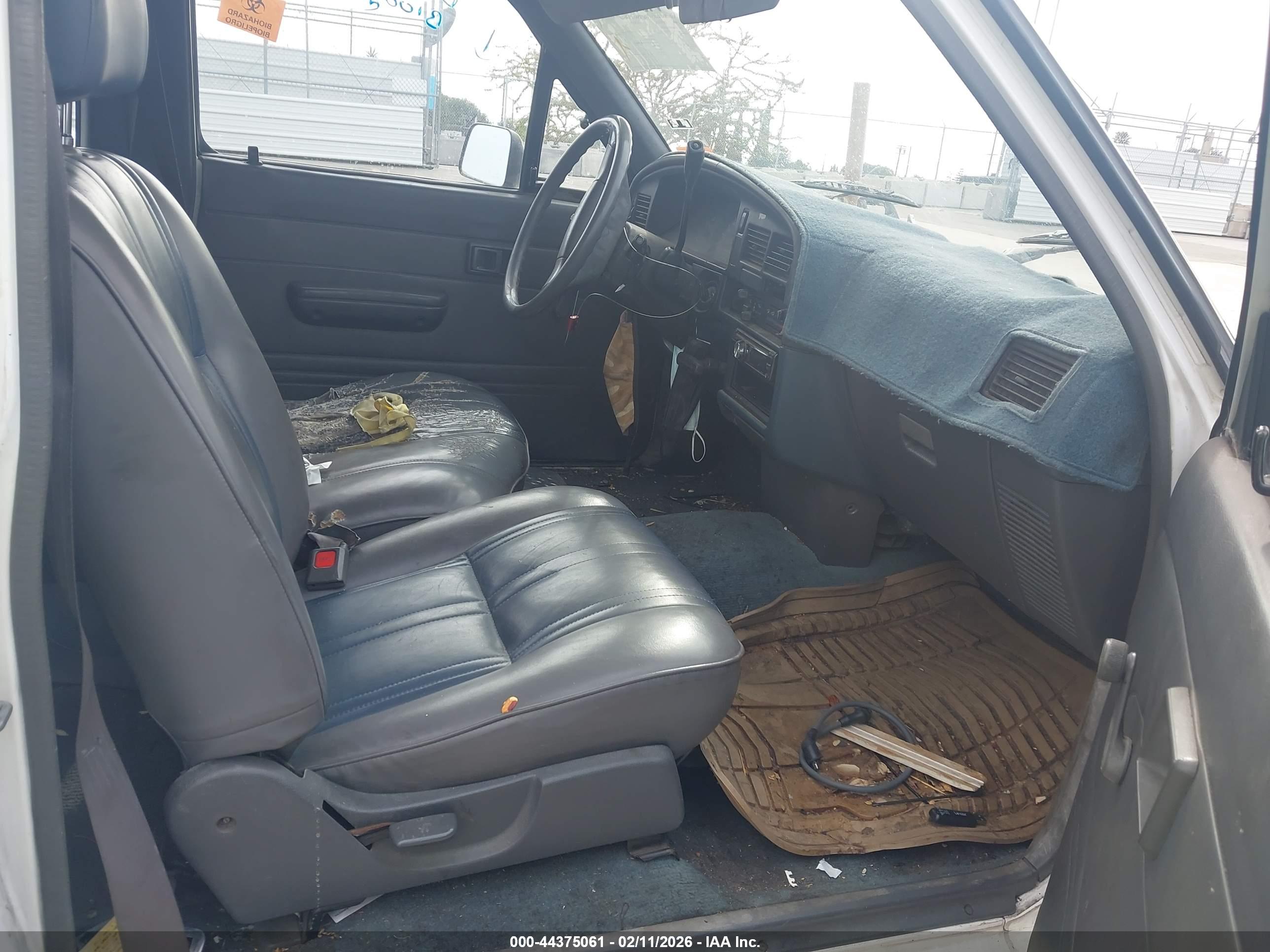 TOYOTA PICKUP image 5