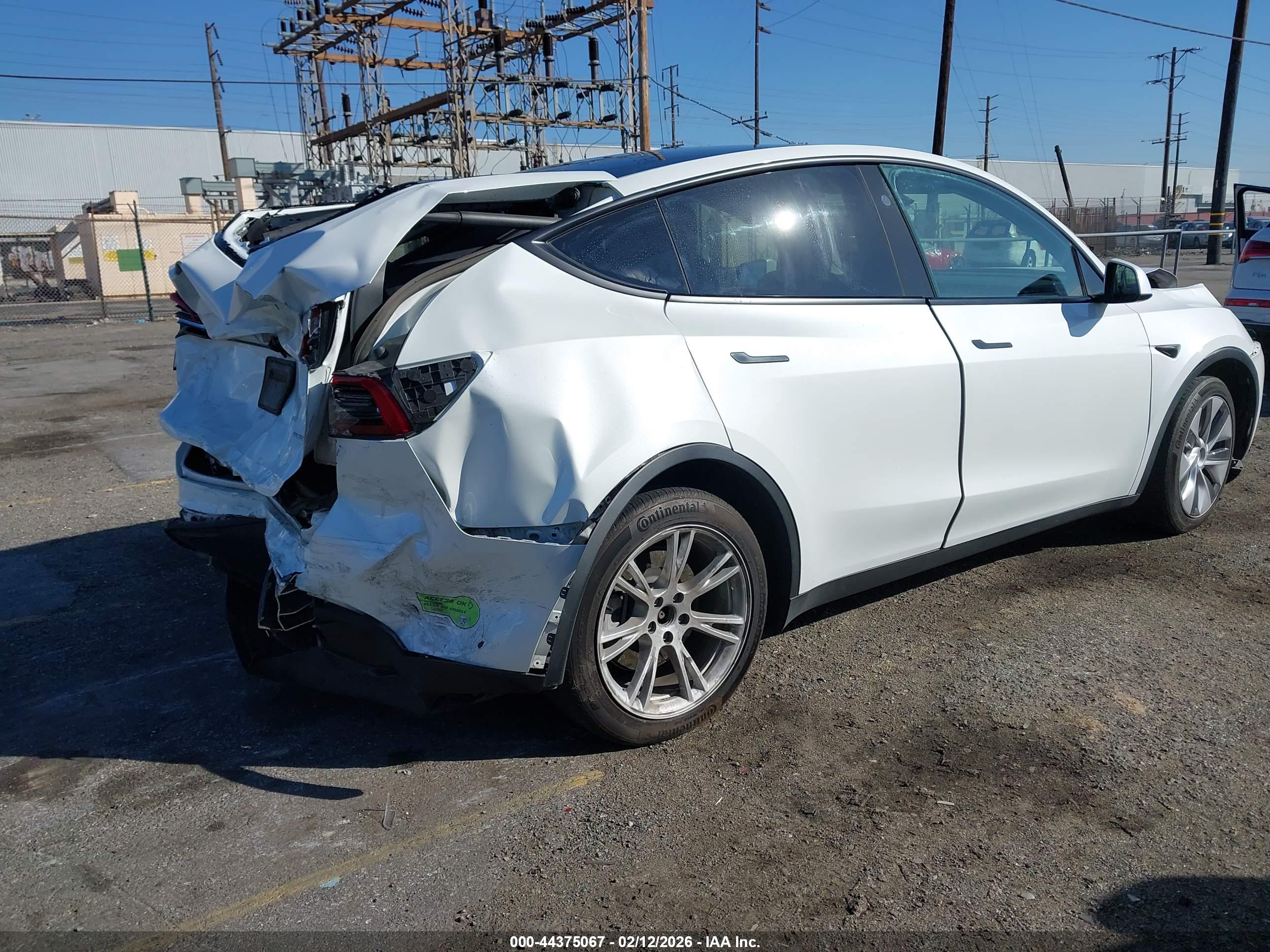 TESLA MODEL image 4