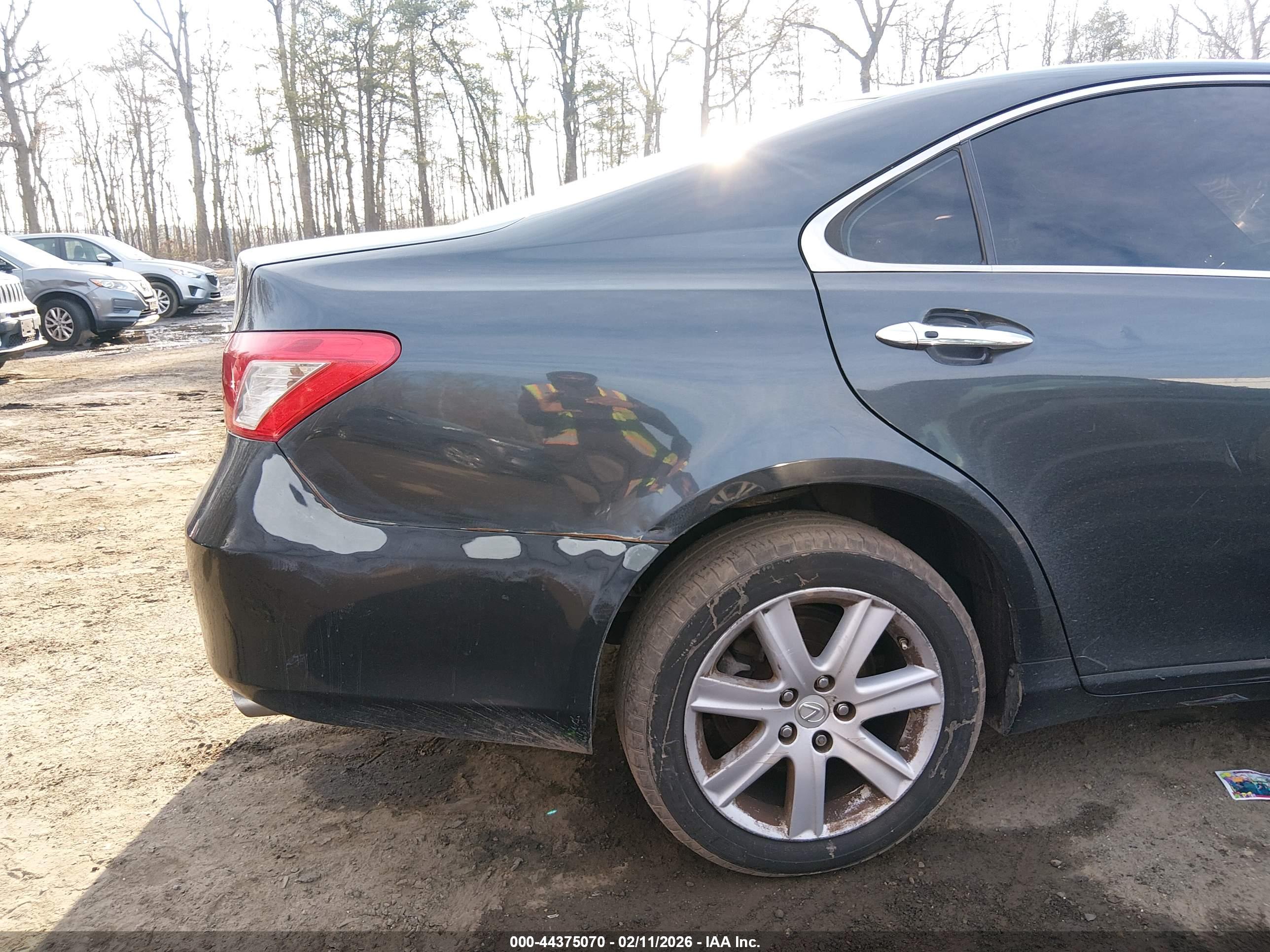LEXUS ES image 6