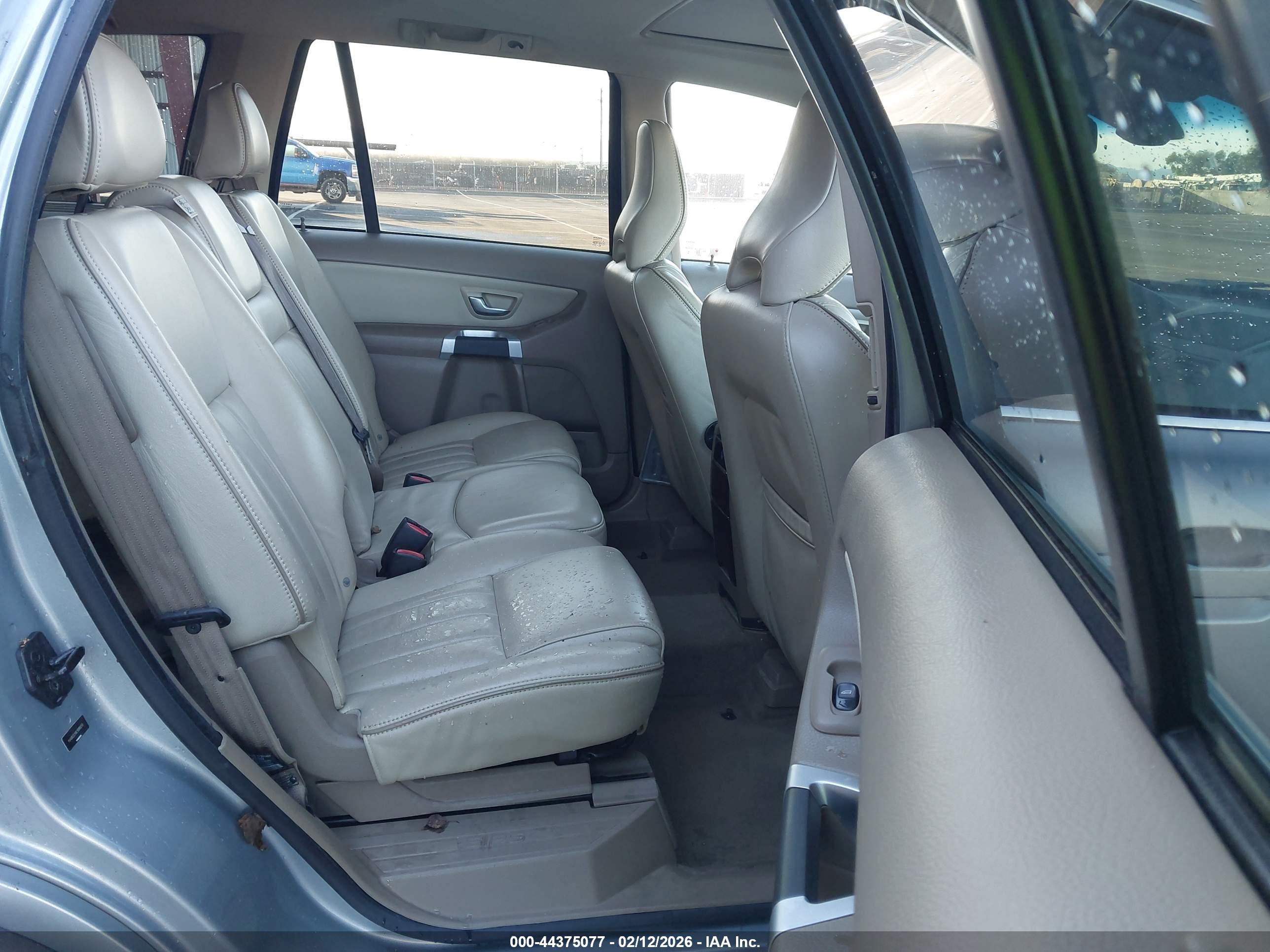 VOLVO XC90 image 8