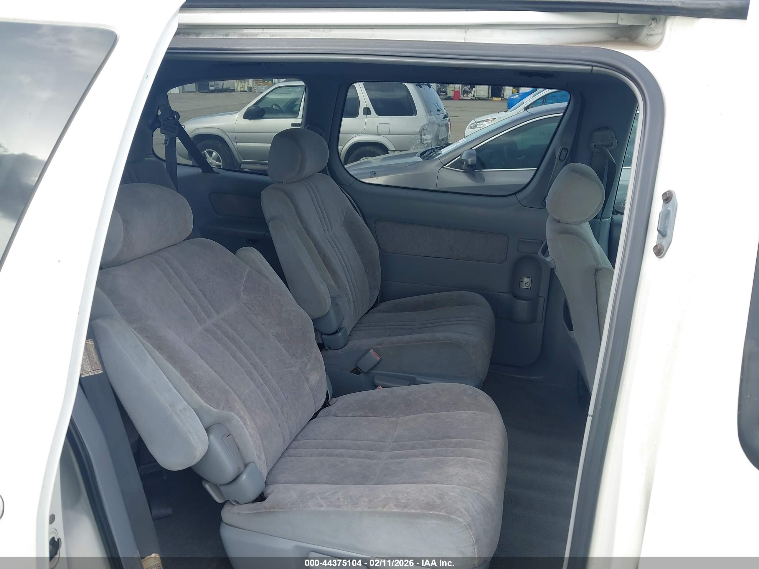 TOYOTA SIENNA image 8