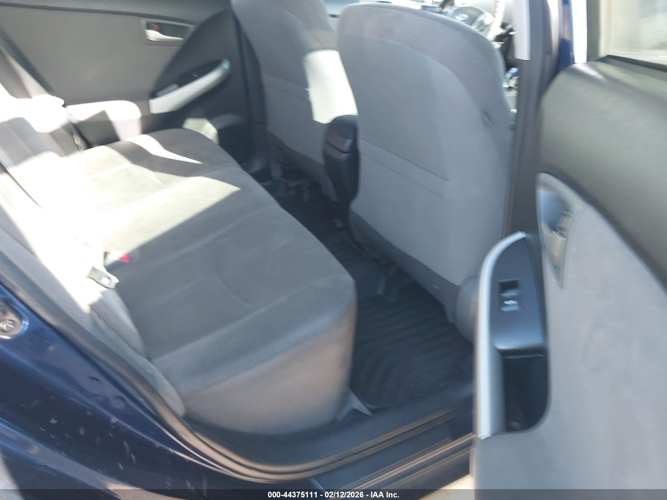 TOYOTA PRIUS image 8