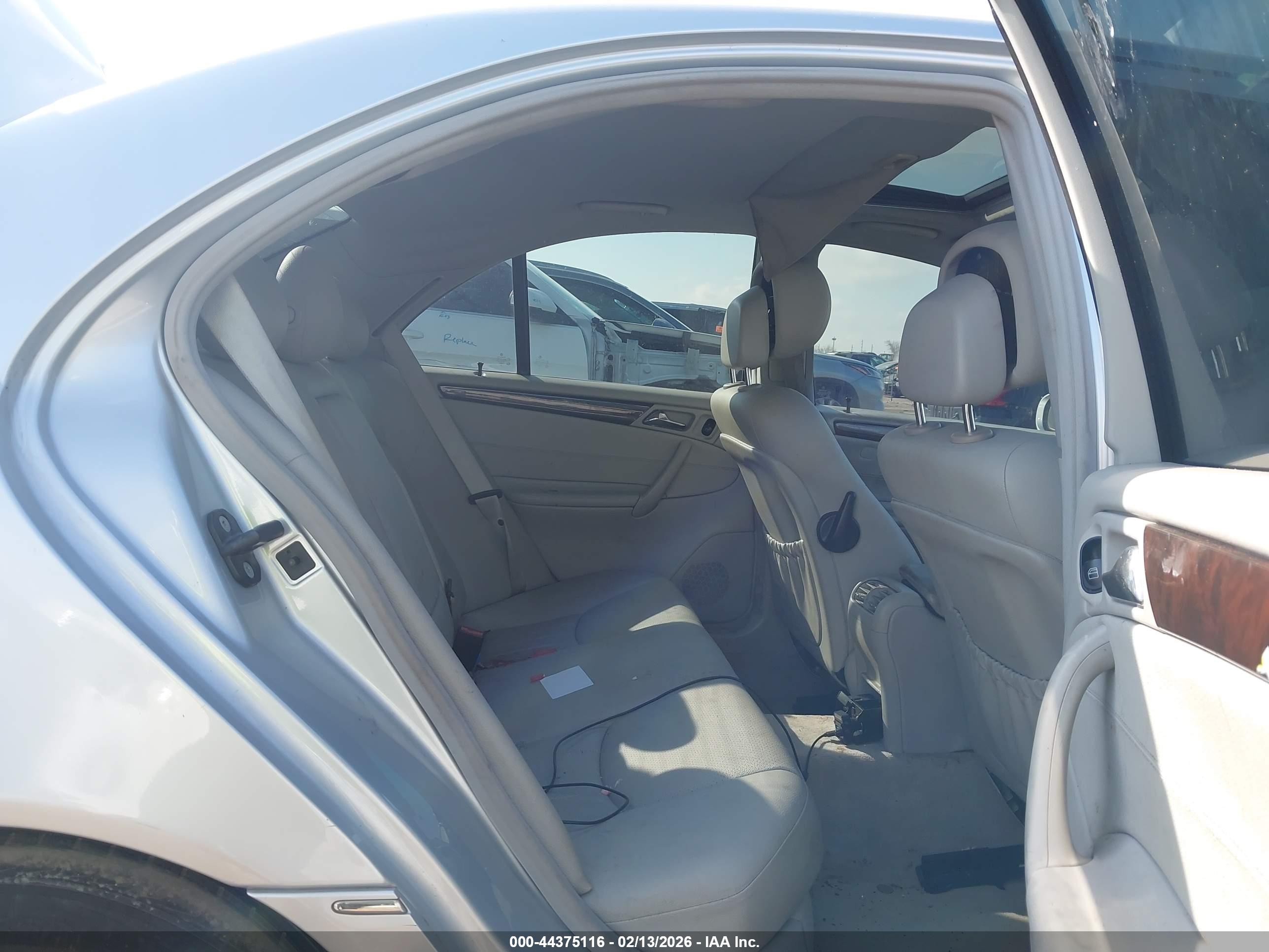 MERCEDES-BENZ C image 8