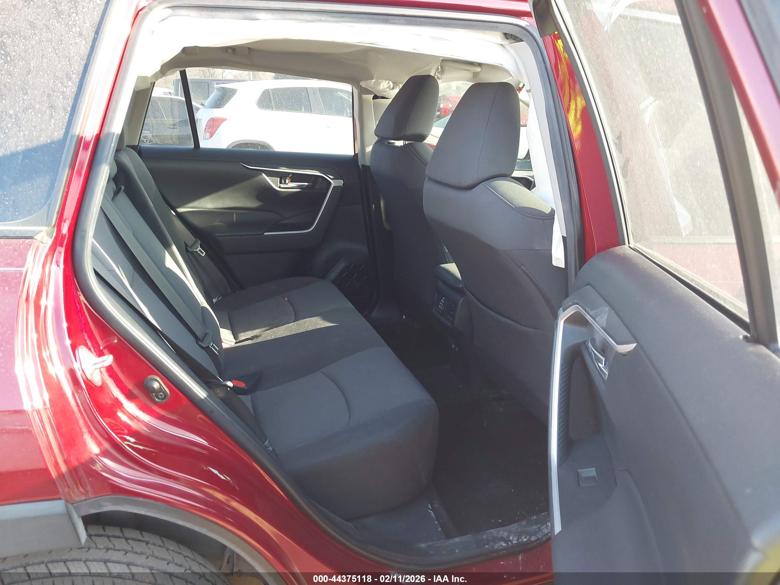 TOYOTA RAV4 image 8