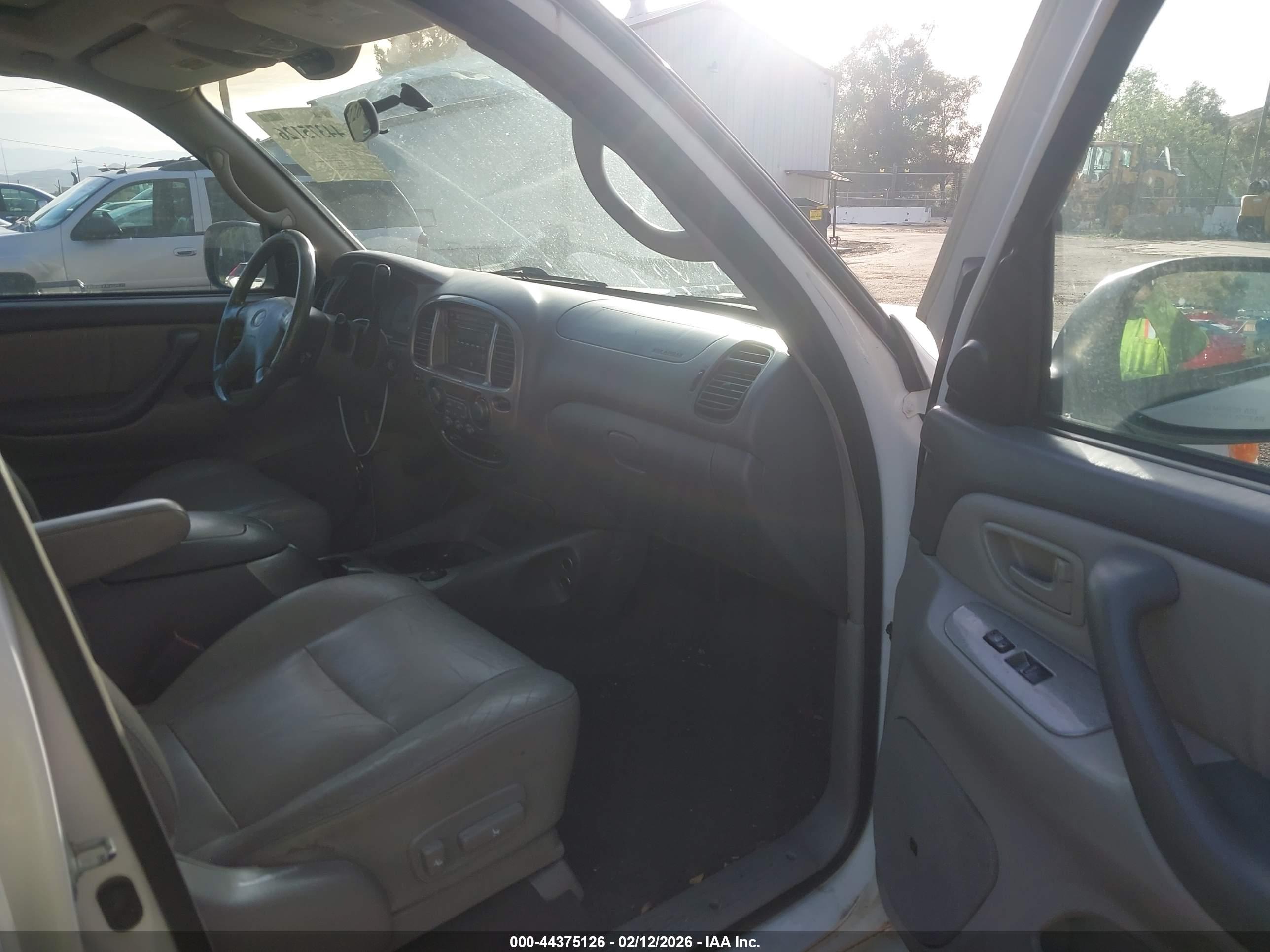 TOYOTA SEQUOIA image 5