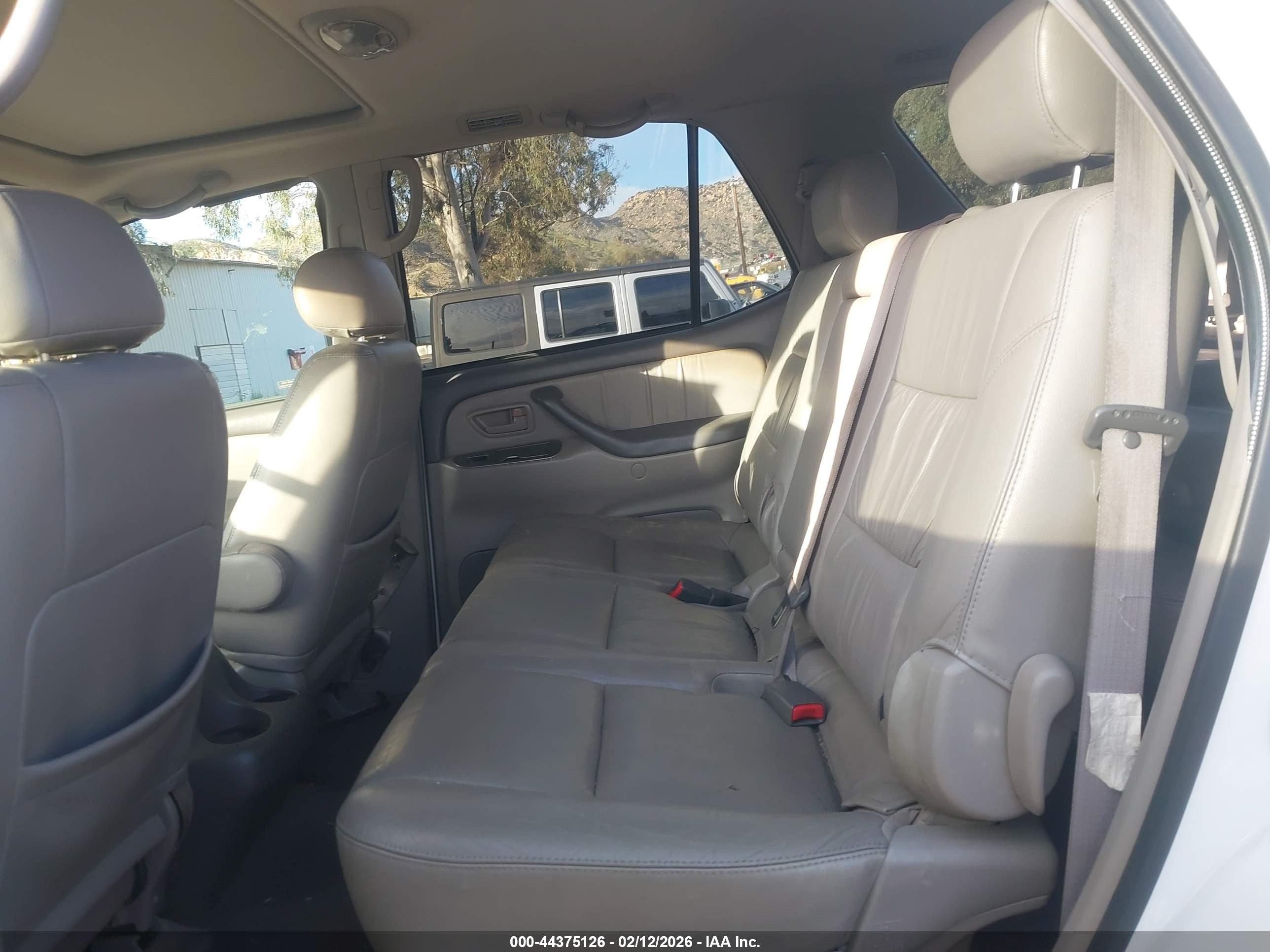 TOYOTA SEQUOIA image 8