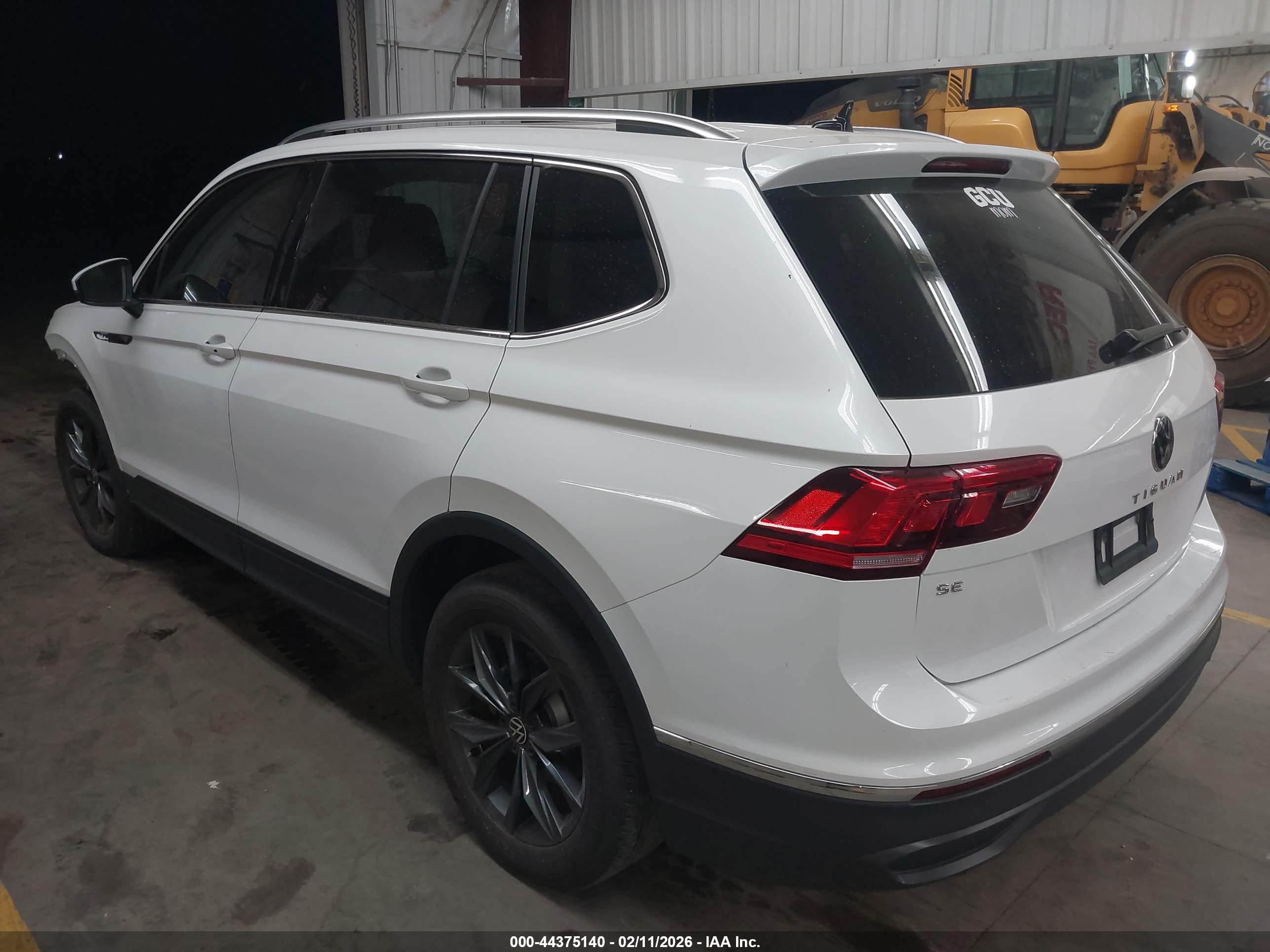 VOLKSWAGEN TIGUAN image 3