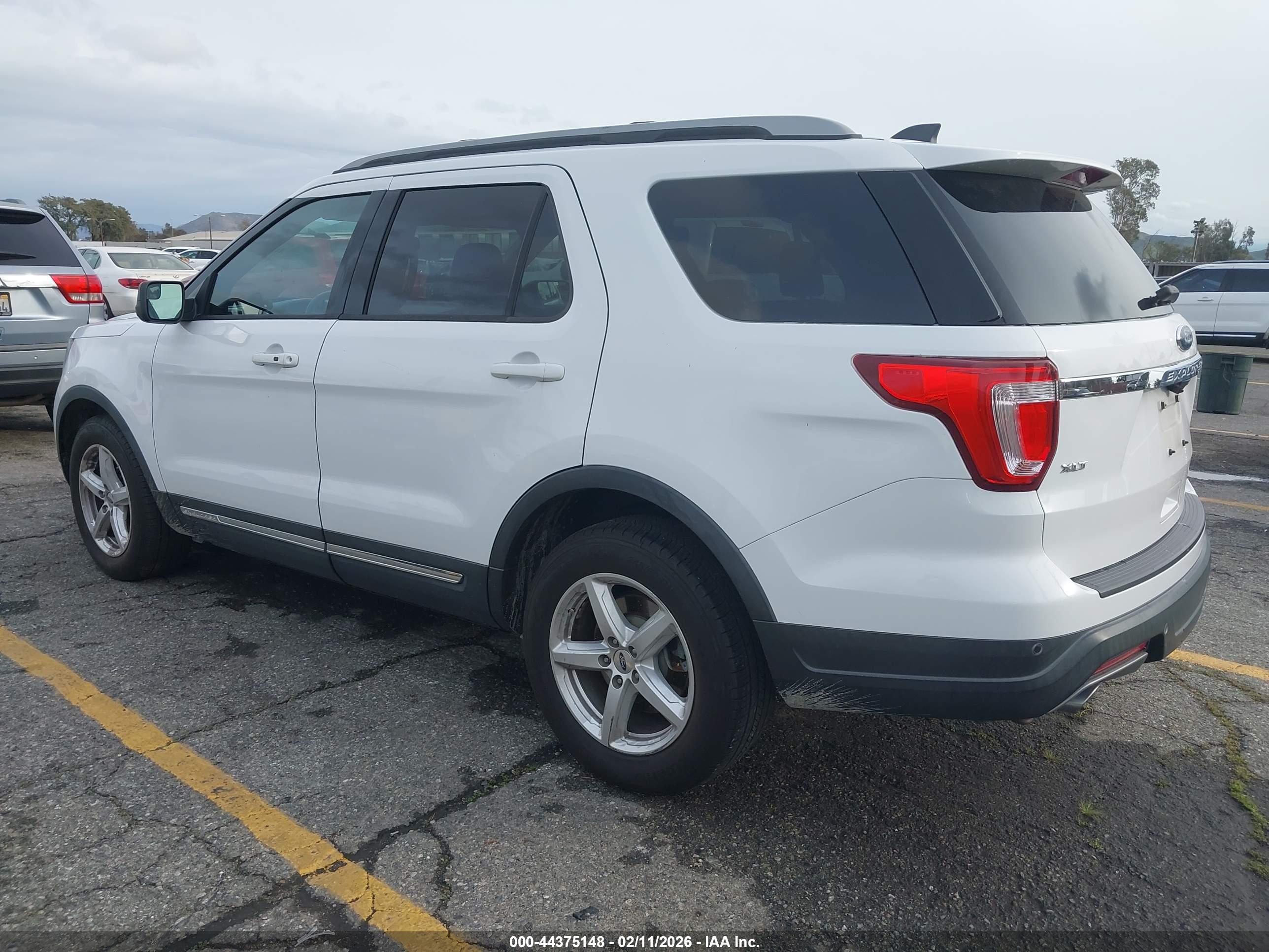 FORD EXPLORER image 3
