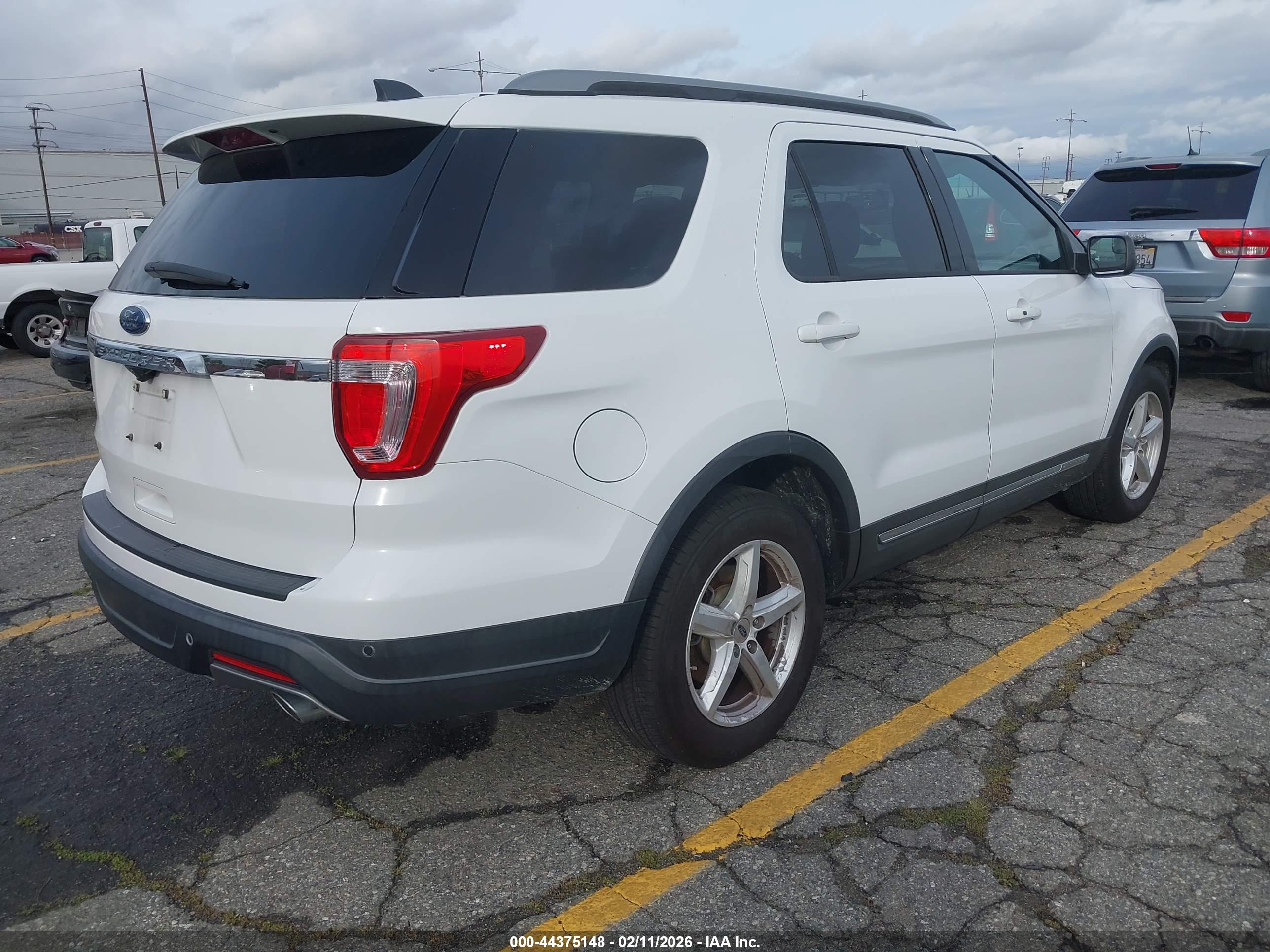 FORD EXPLORER image 4