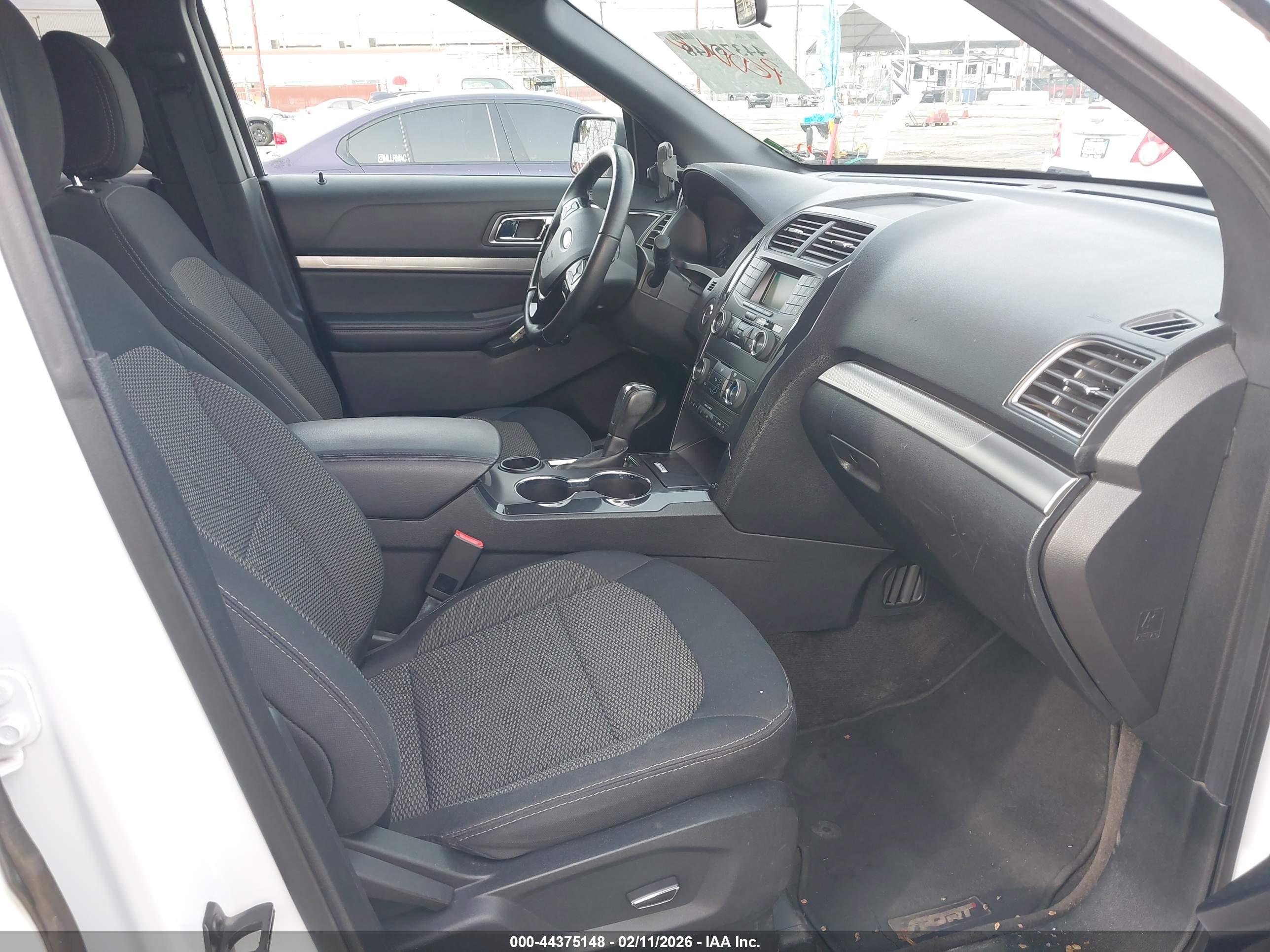 FORD EXPLORER image 5