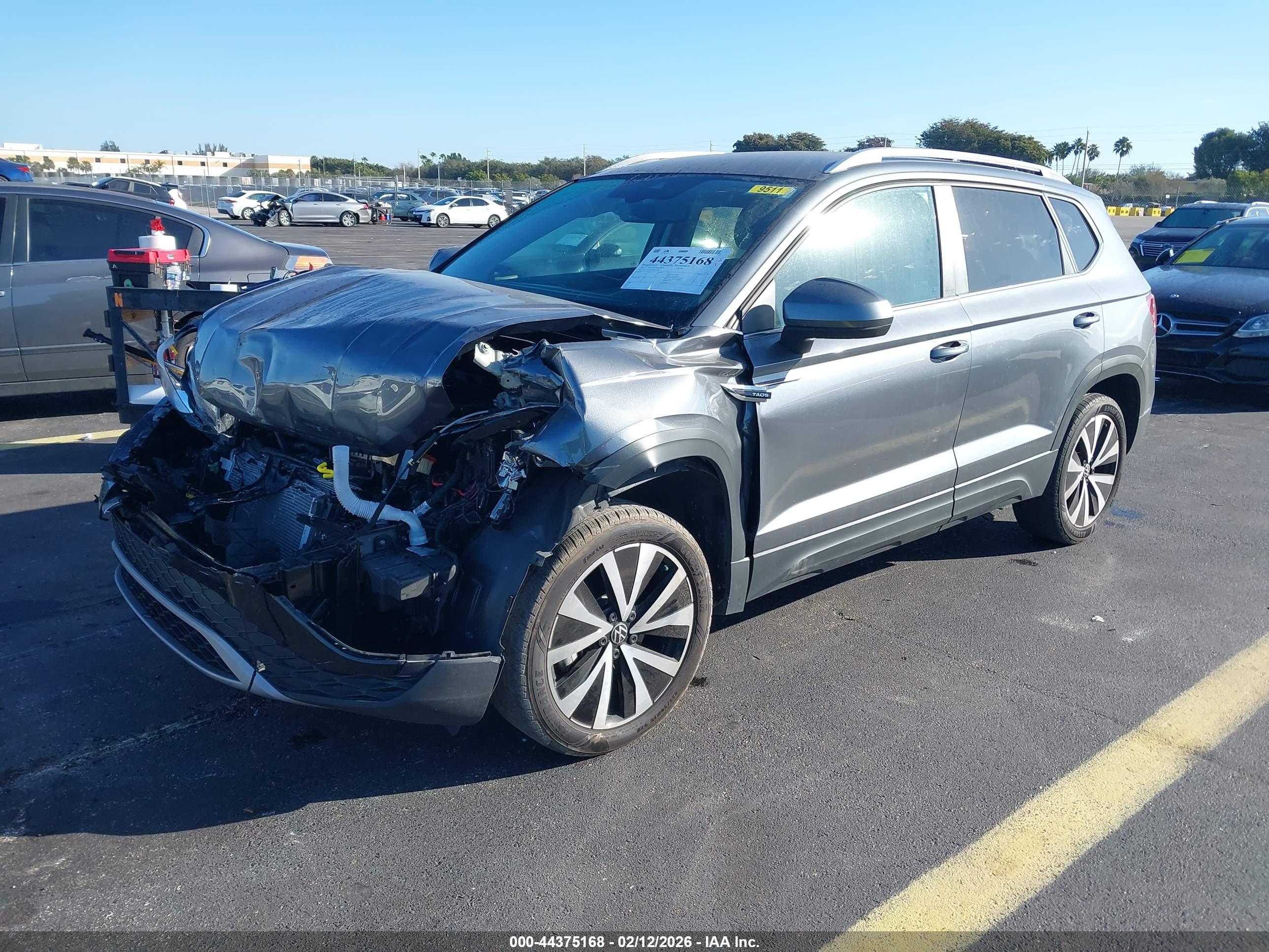 VOLKSWAGEN TAOS image 2