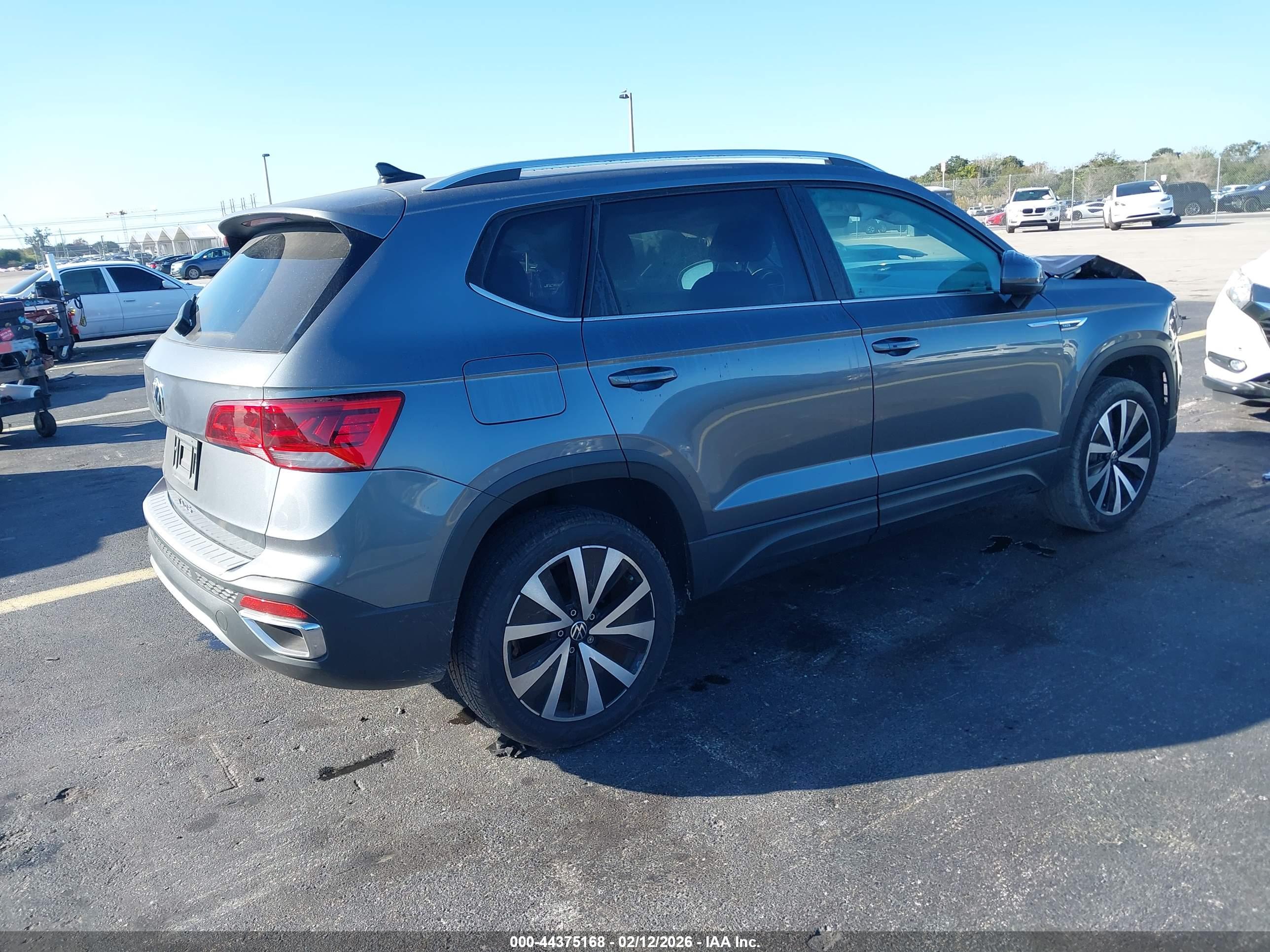 VOLKSWAGEN TAOS image 4
