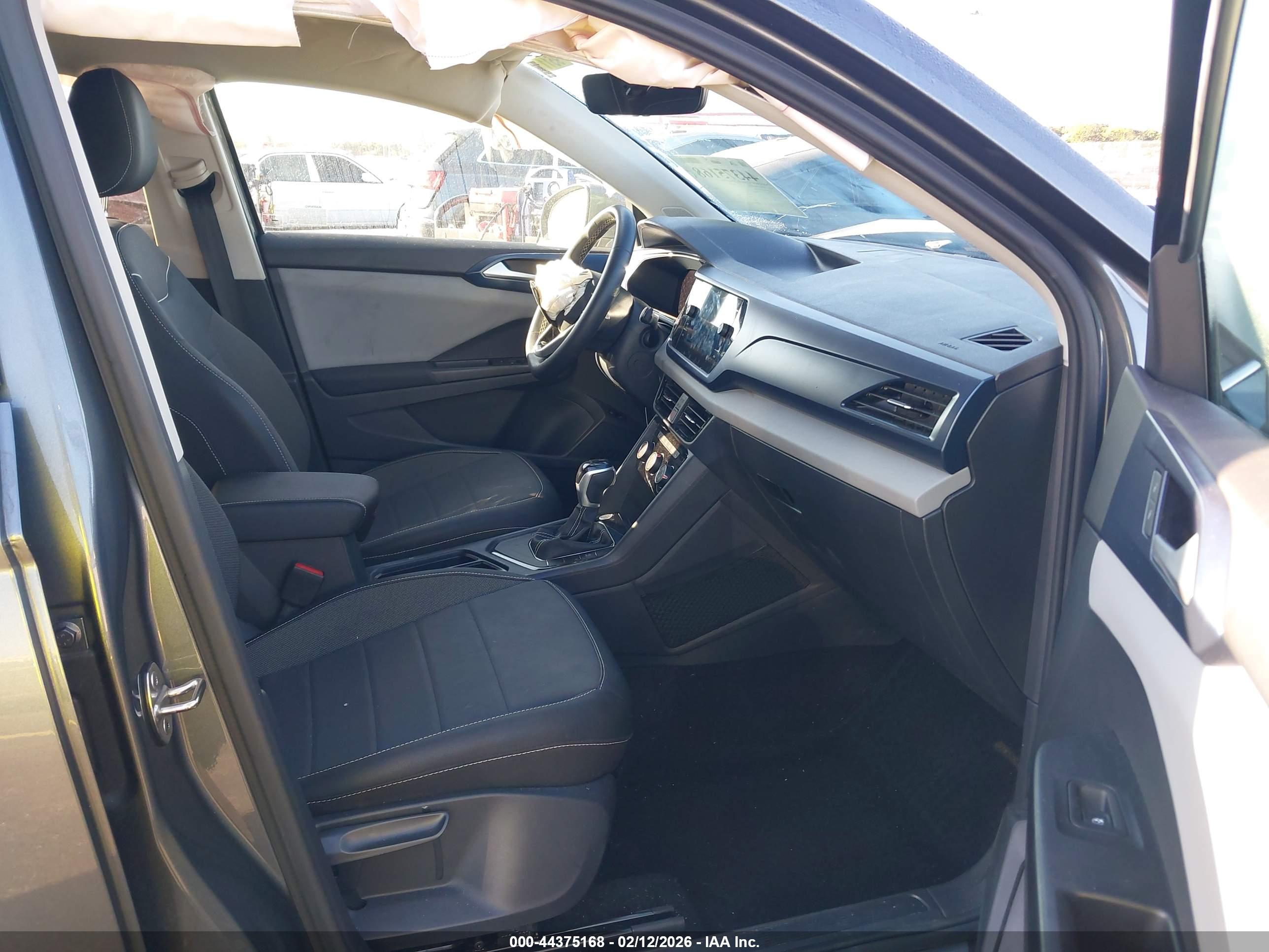 VOLKSWAGEN TAOS image 5