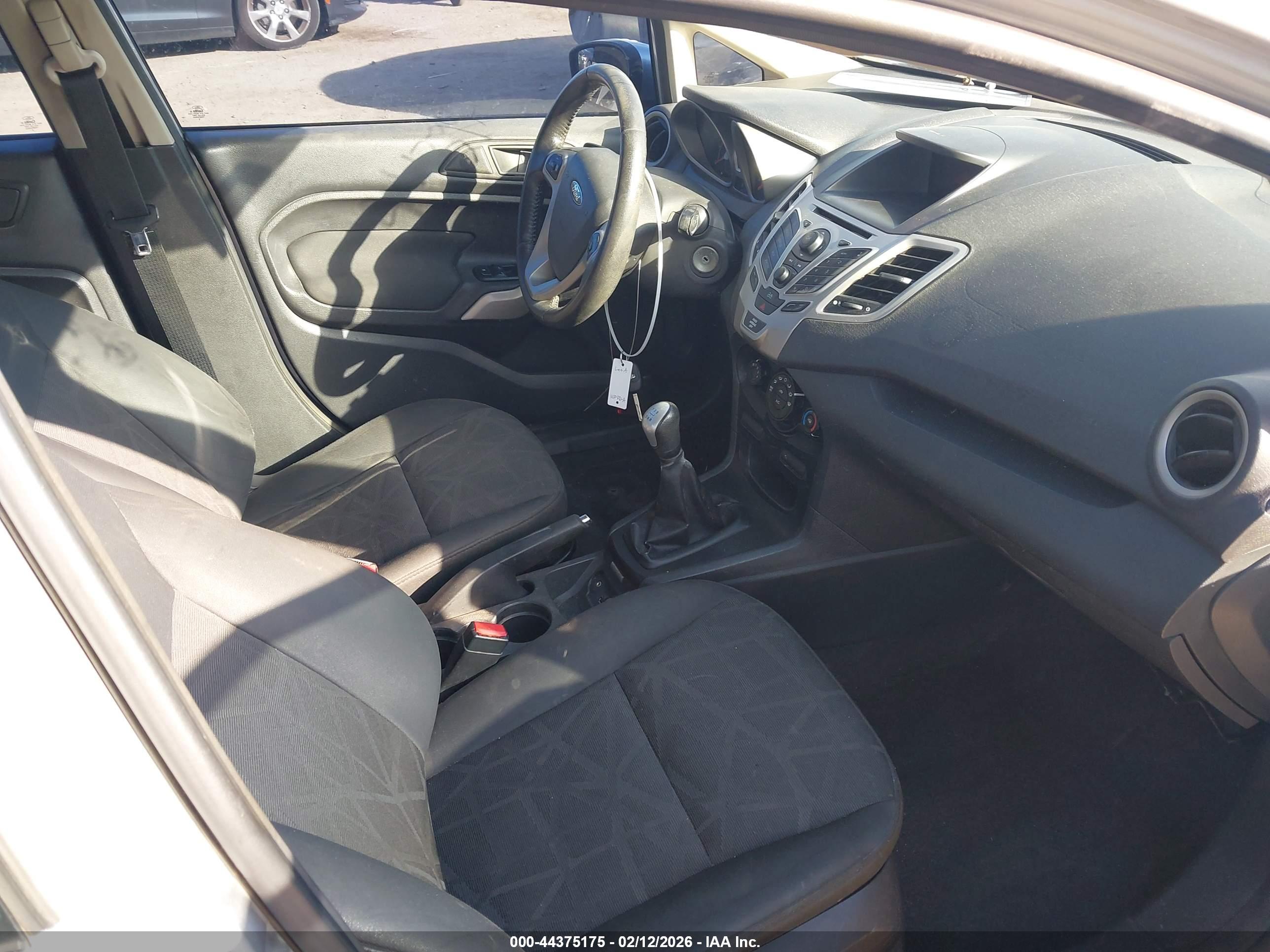 FORD FIESTA image 5