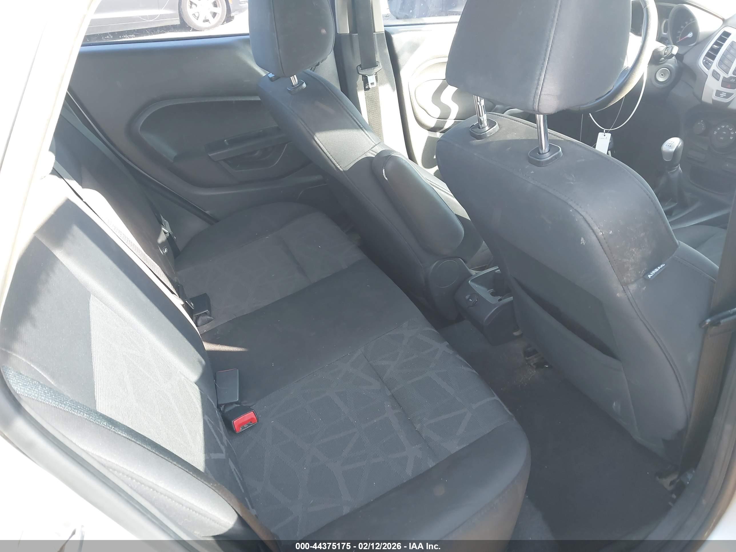 FORD FIESTA image 8