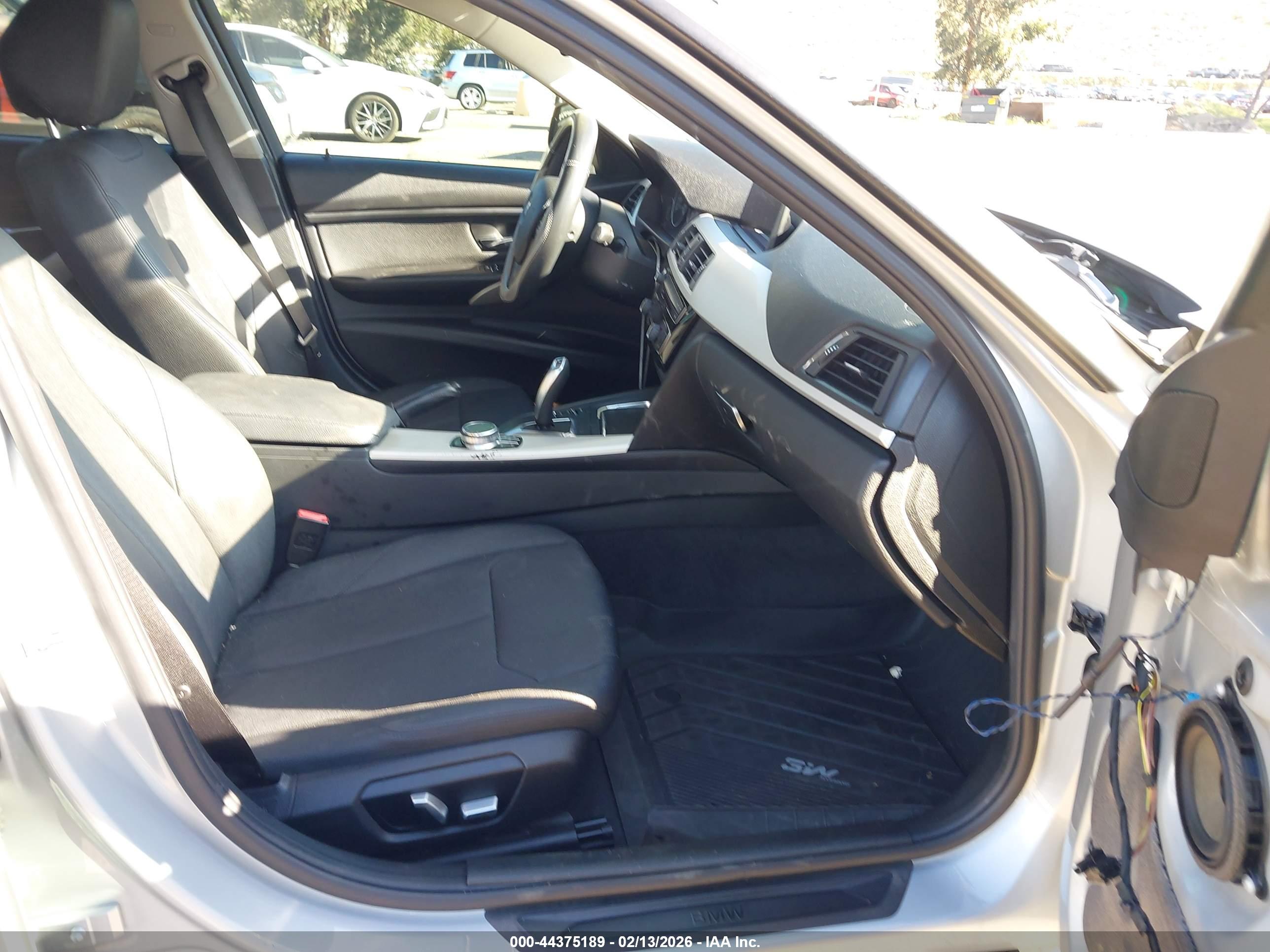 BMW 320I image 5