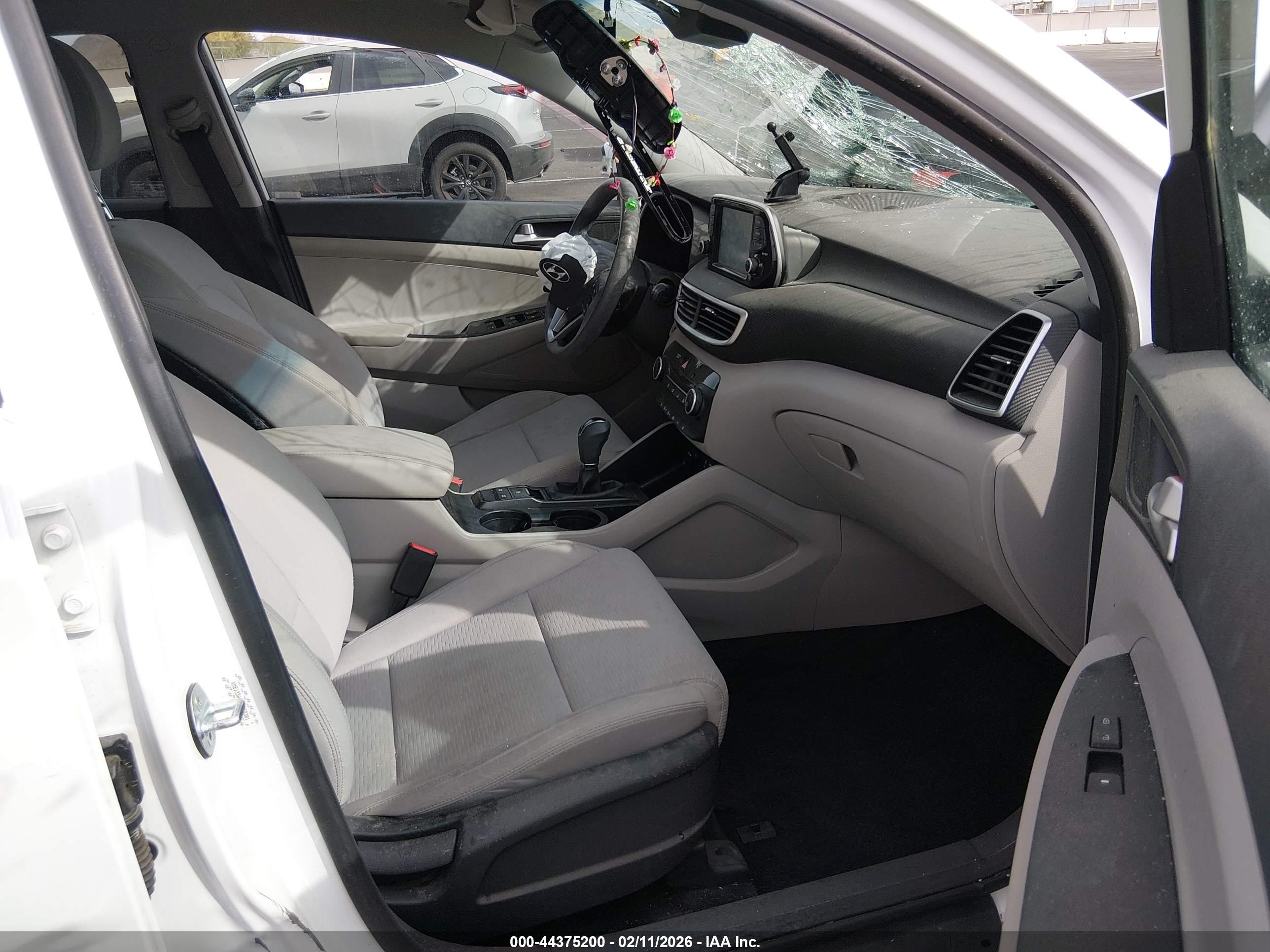 HYUNDAI TUCSON image 5