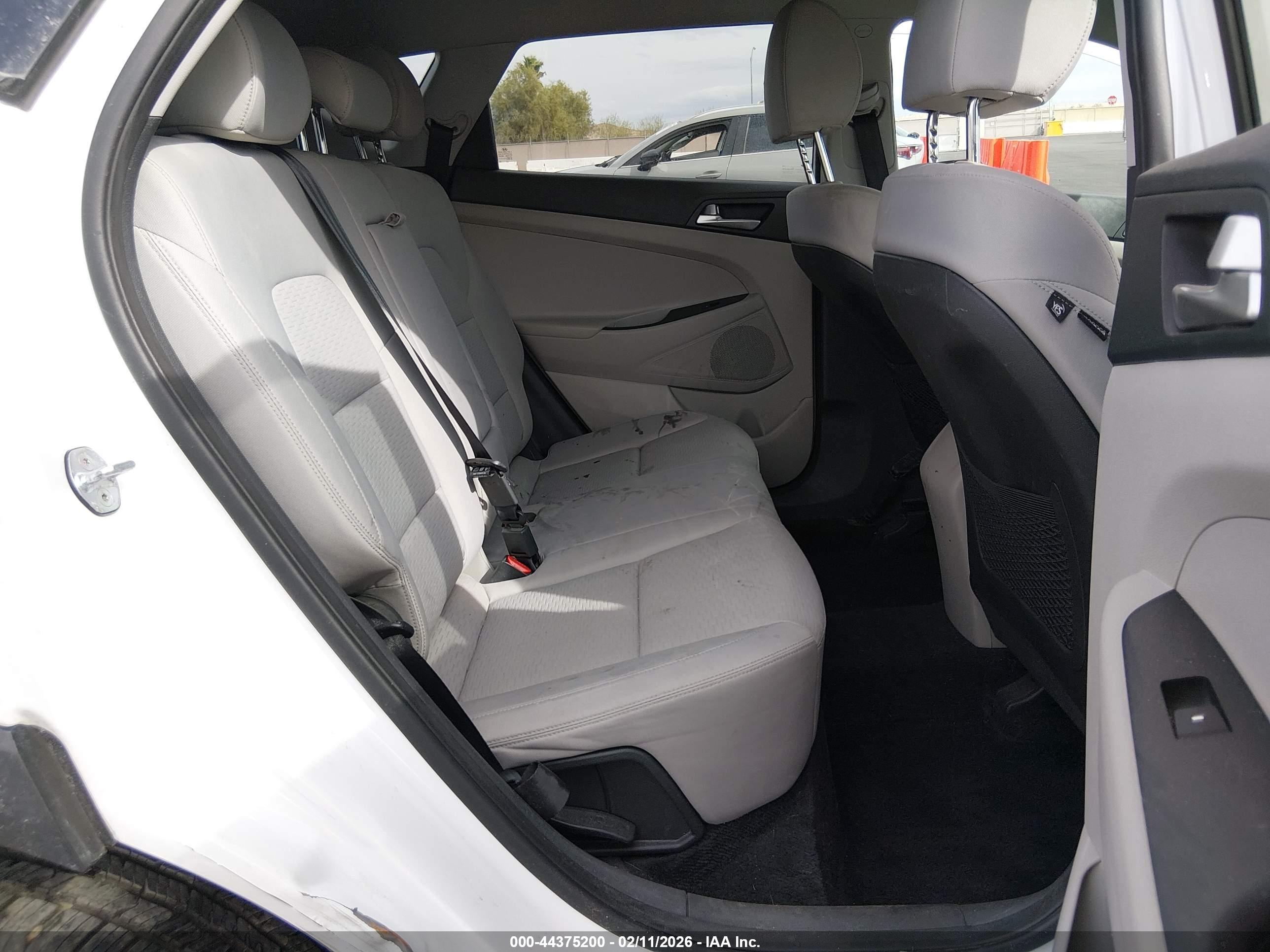 HYUNDAI TUCSON image 8