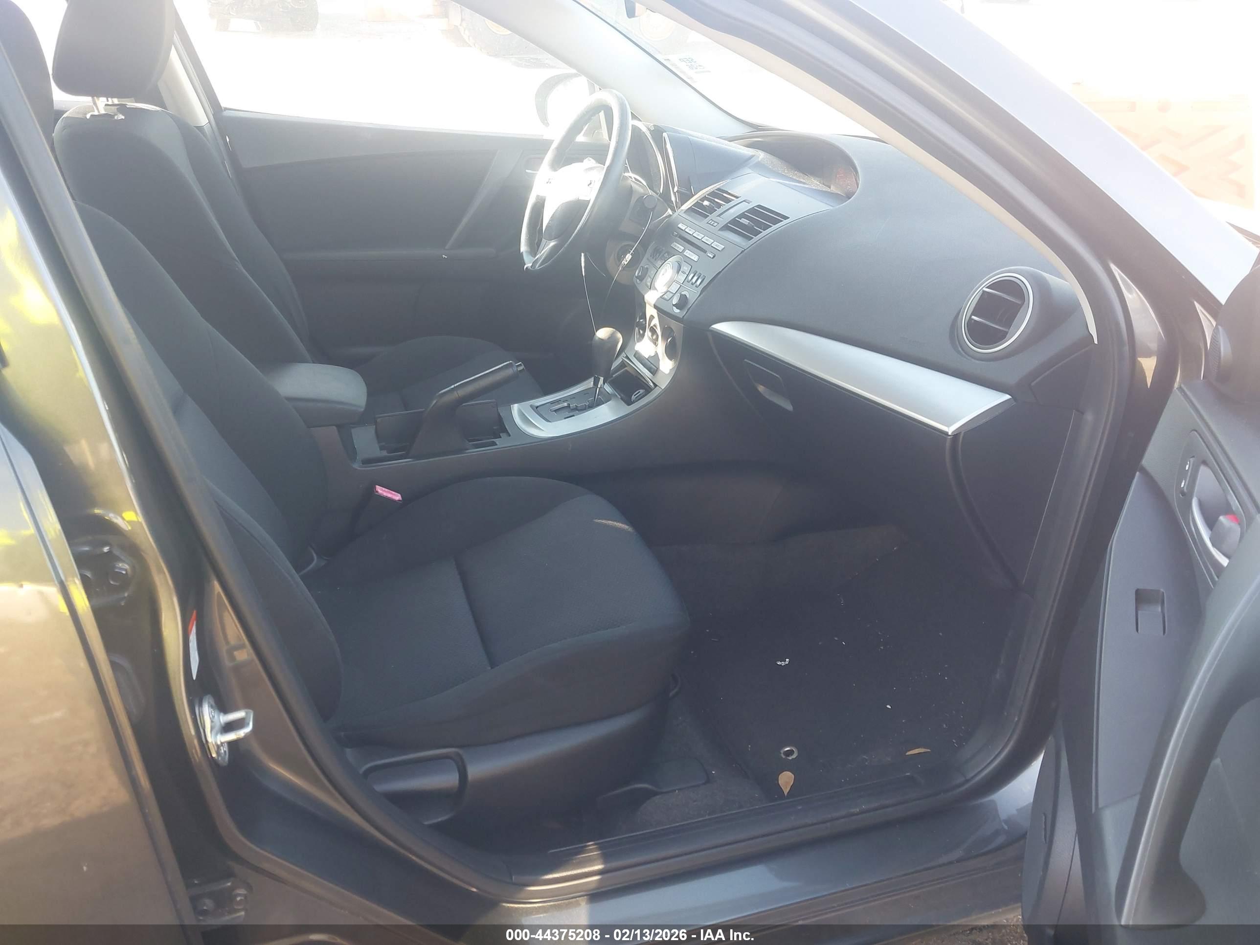 MAZDA MAZDA3 image 5