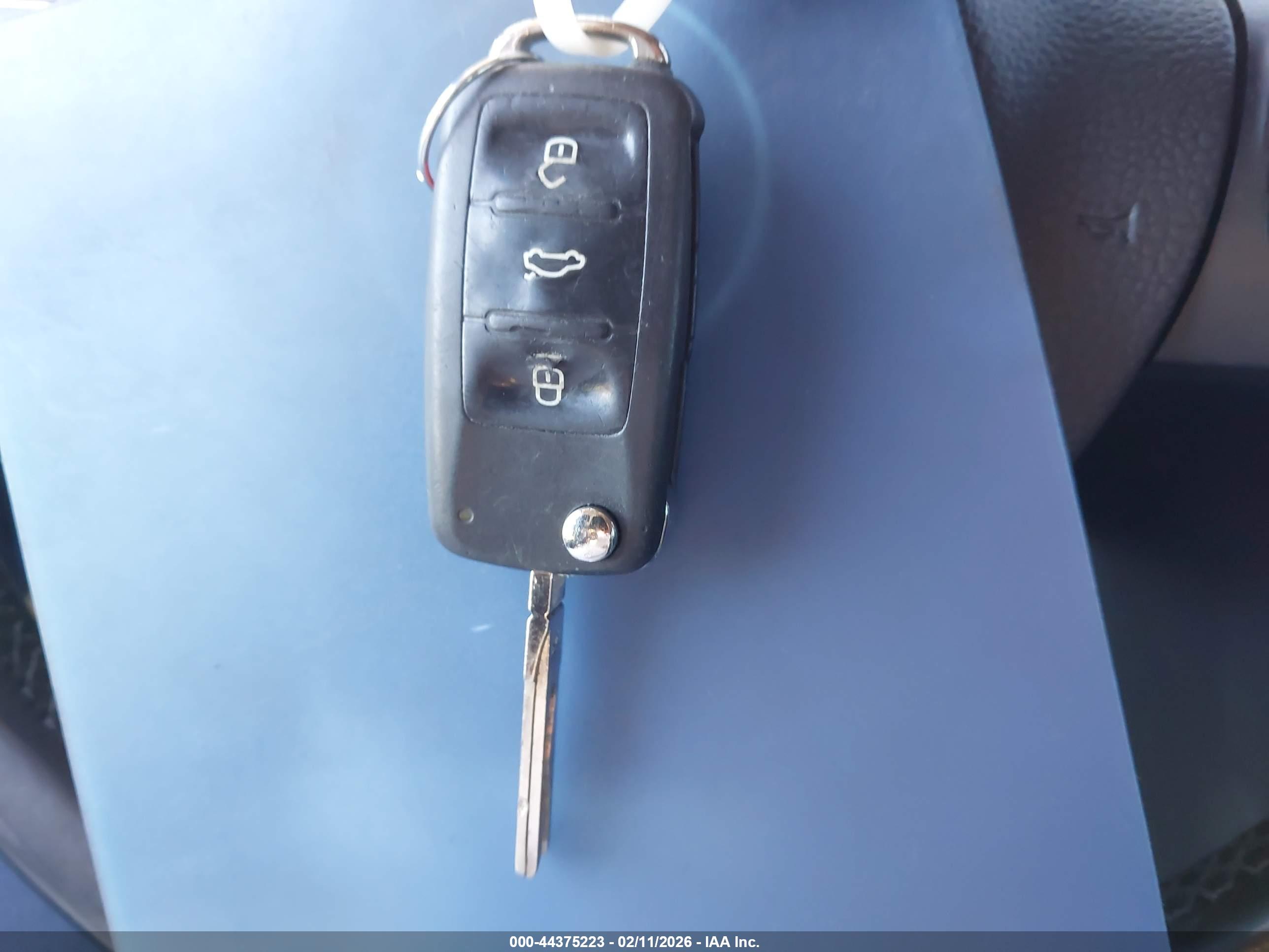 VOLKSWAGEN PASSAT image 11