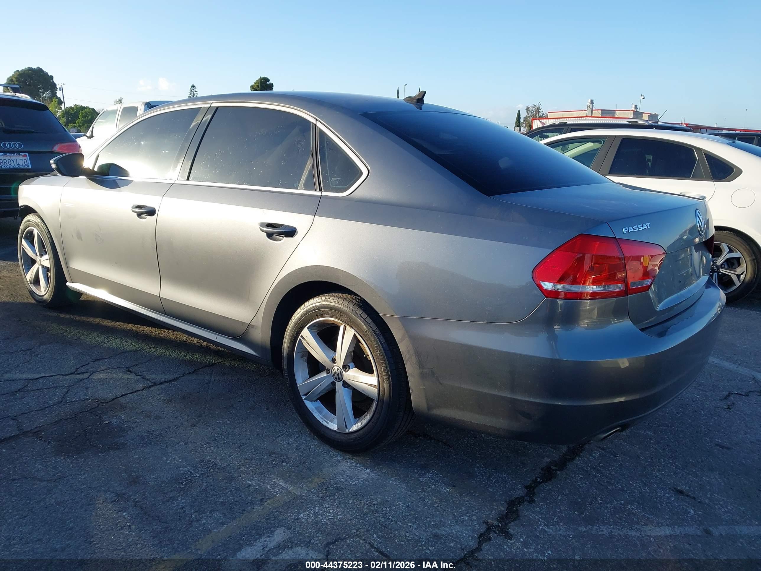 VOLKSWAGEN PASSAT image 3