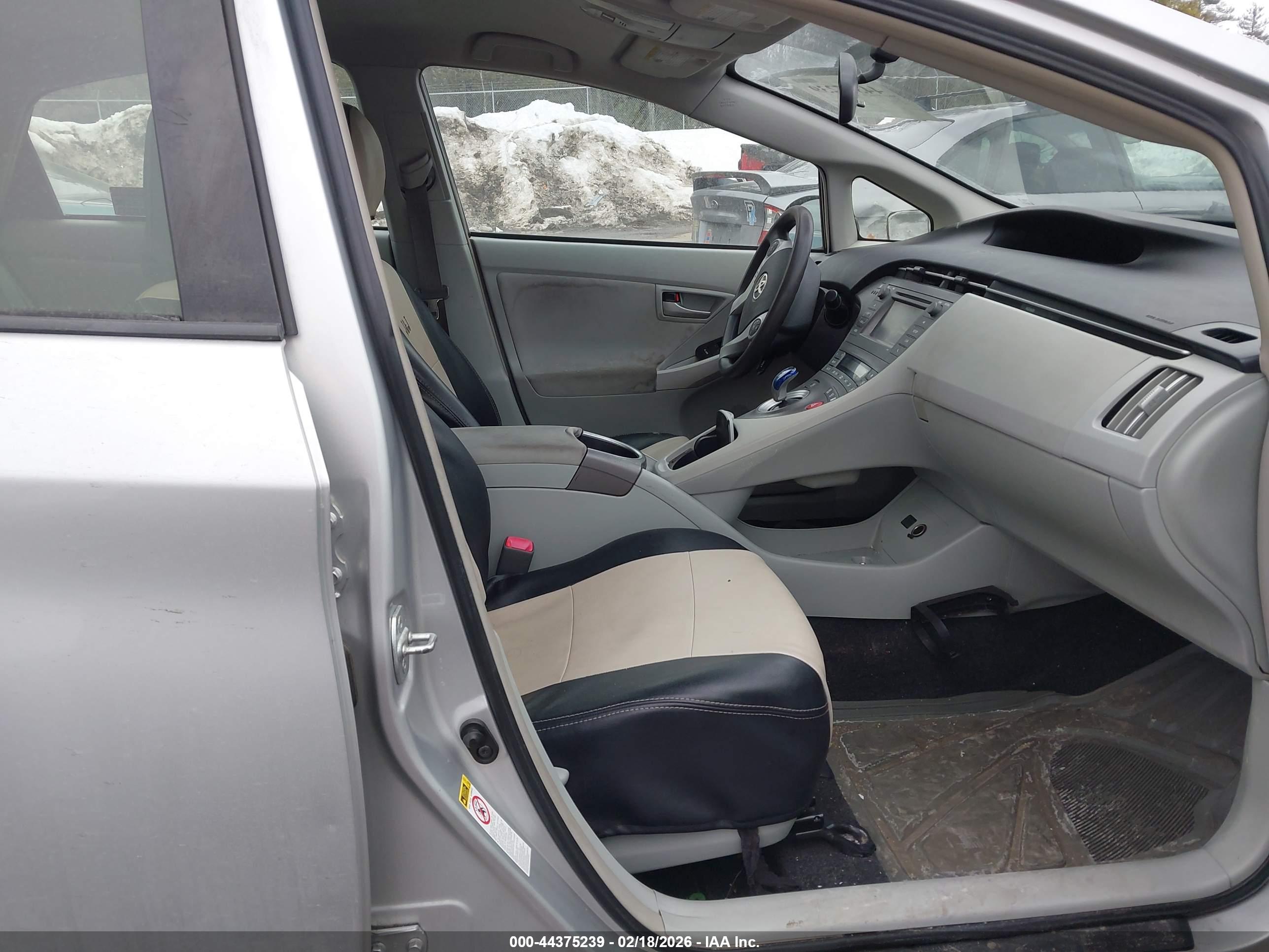 TOYOTA PRIUS image 5