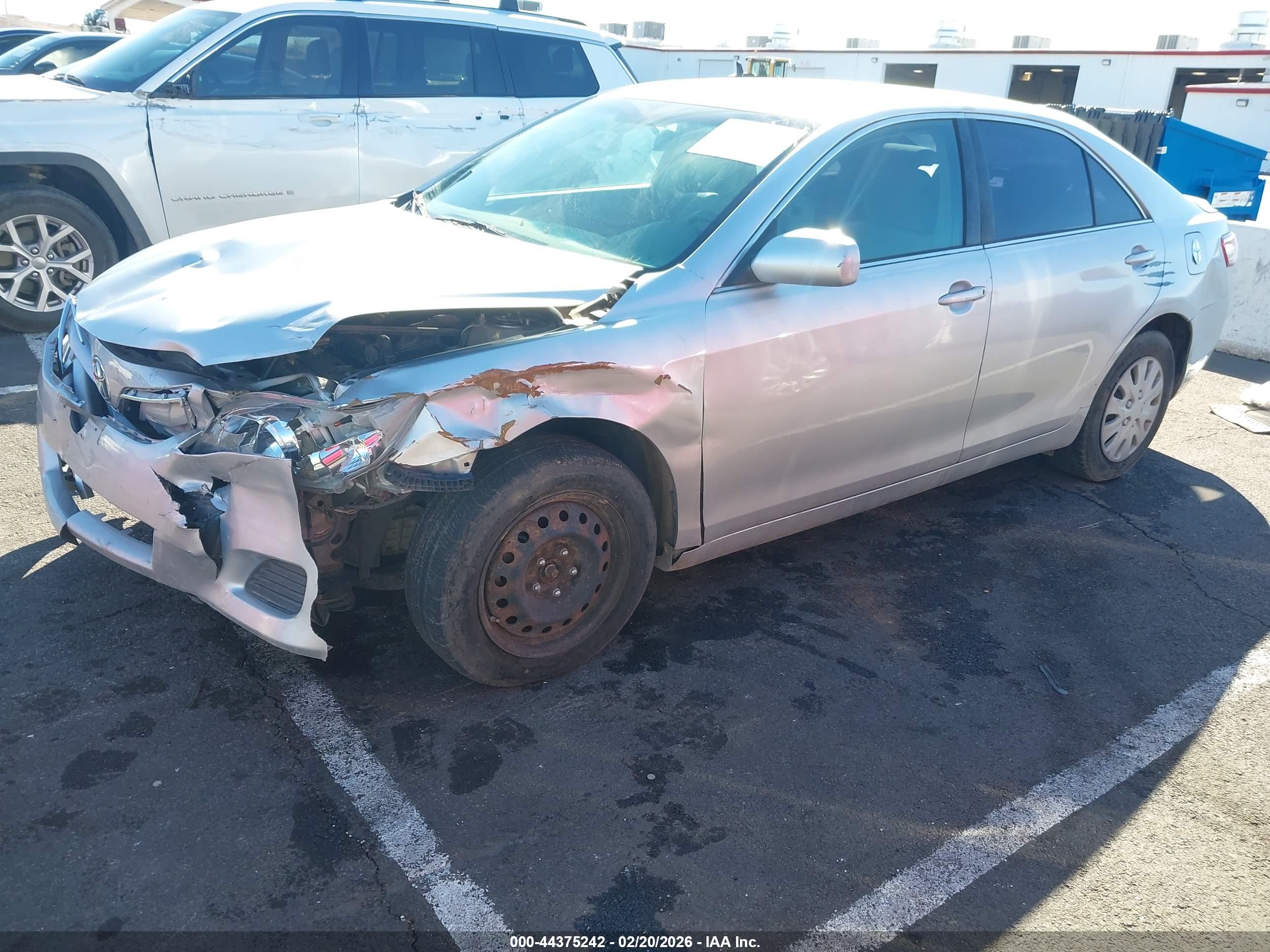 TOYOTA CAMRY image 2