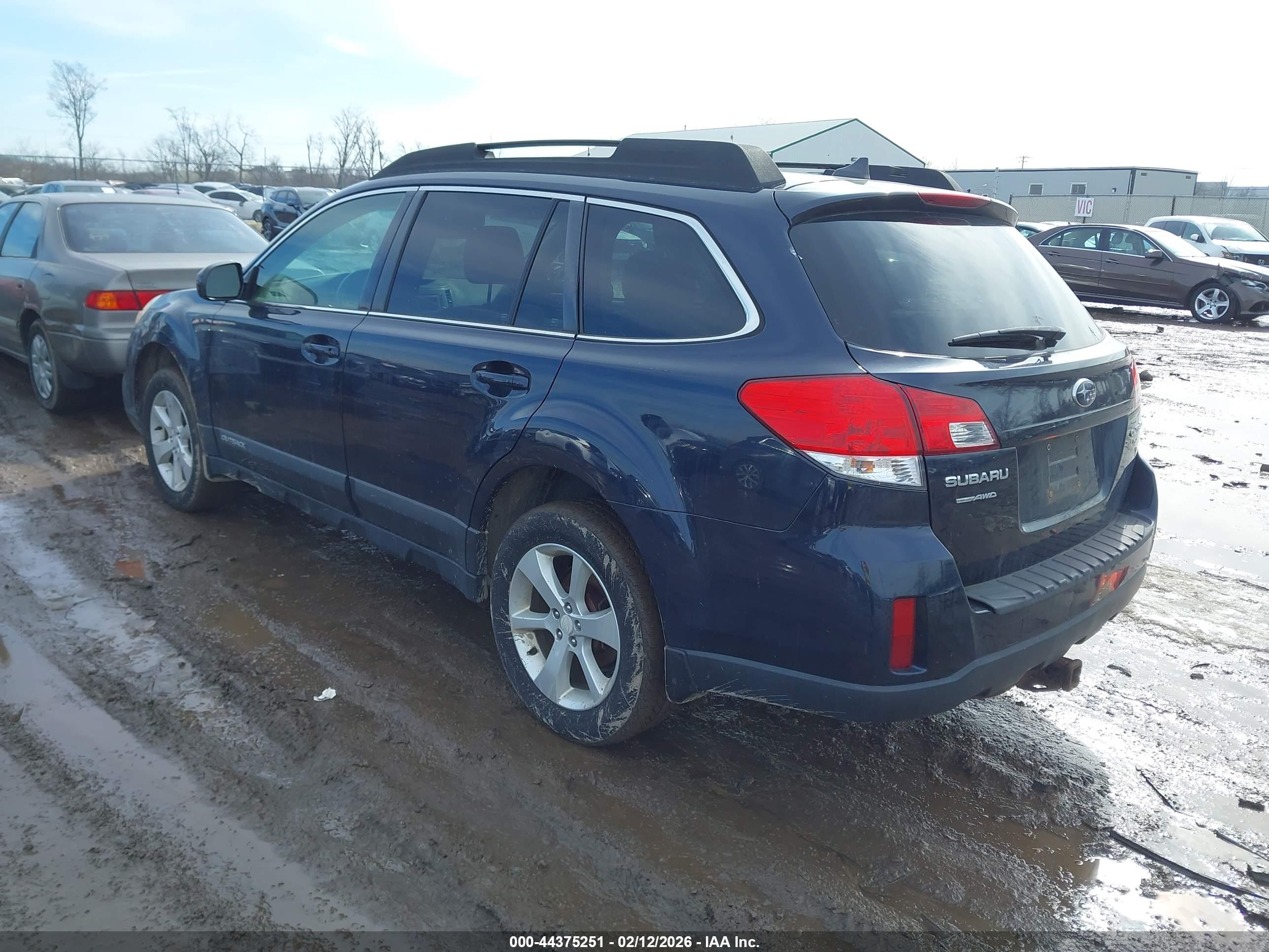 SUBARU OUTBACK image 3