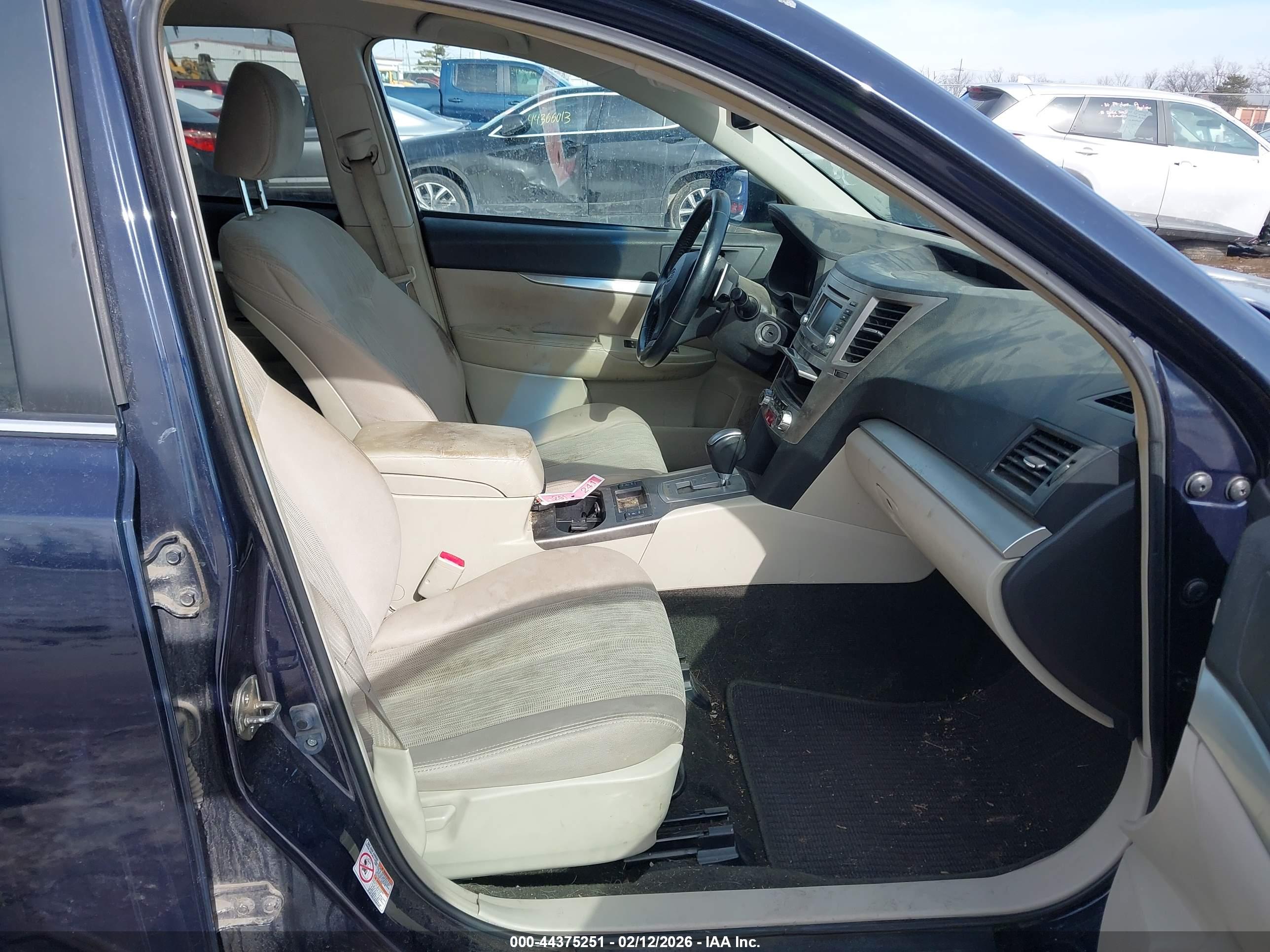 SUBARU OUTBACK image 5