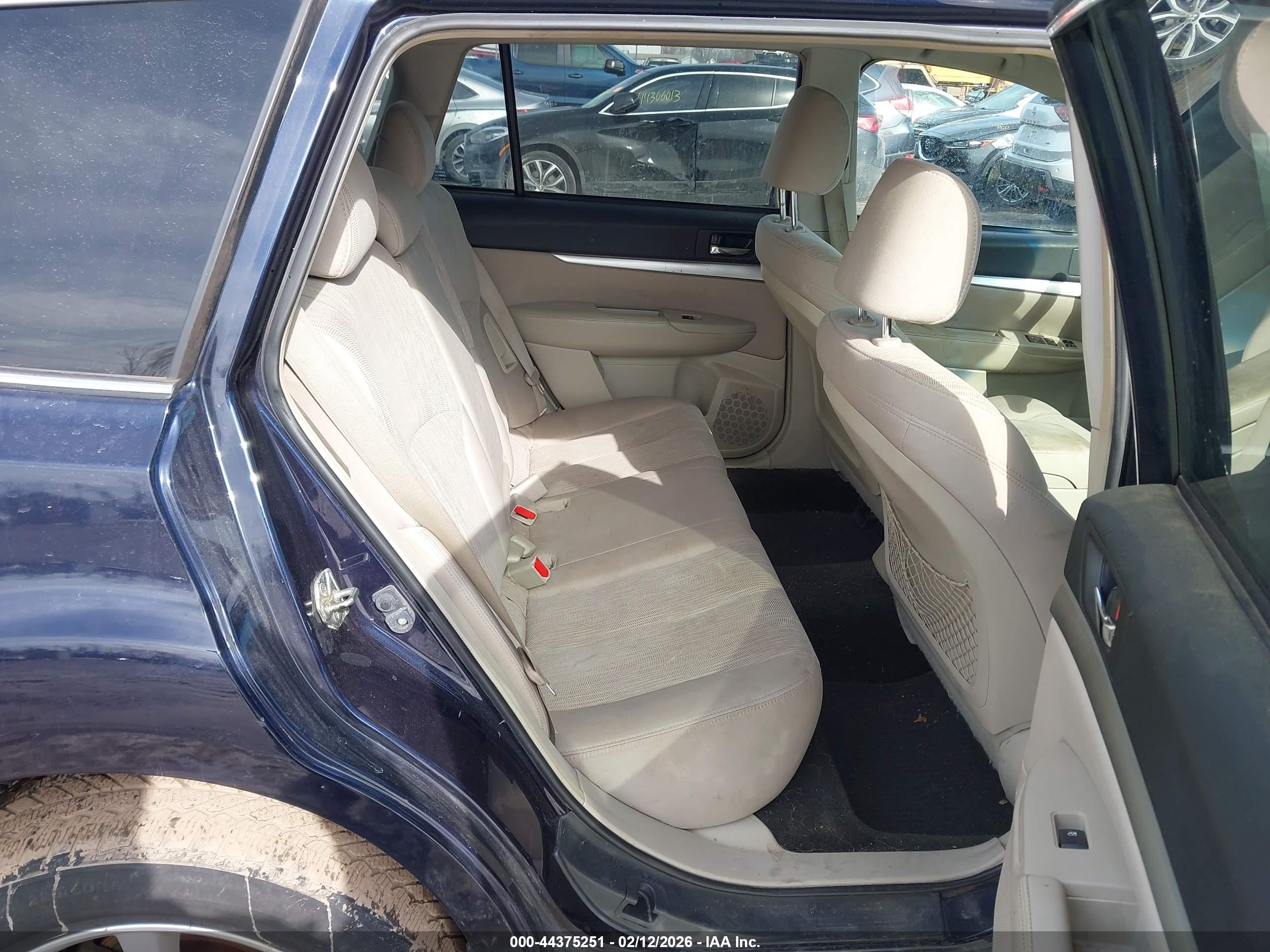 SUBARU OUTBACK image 8