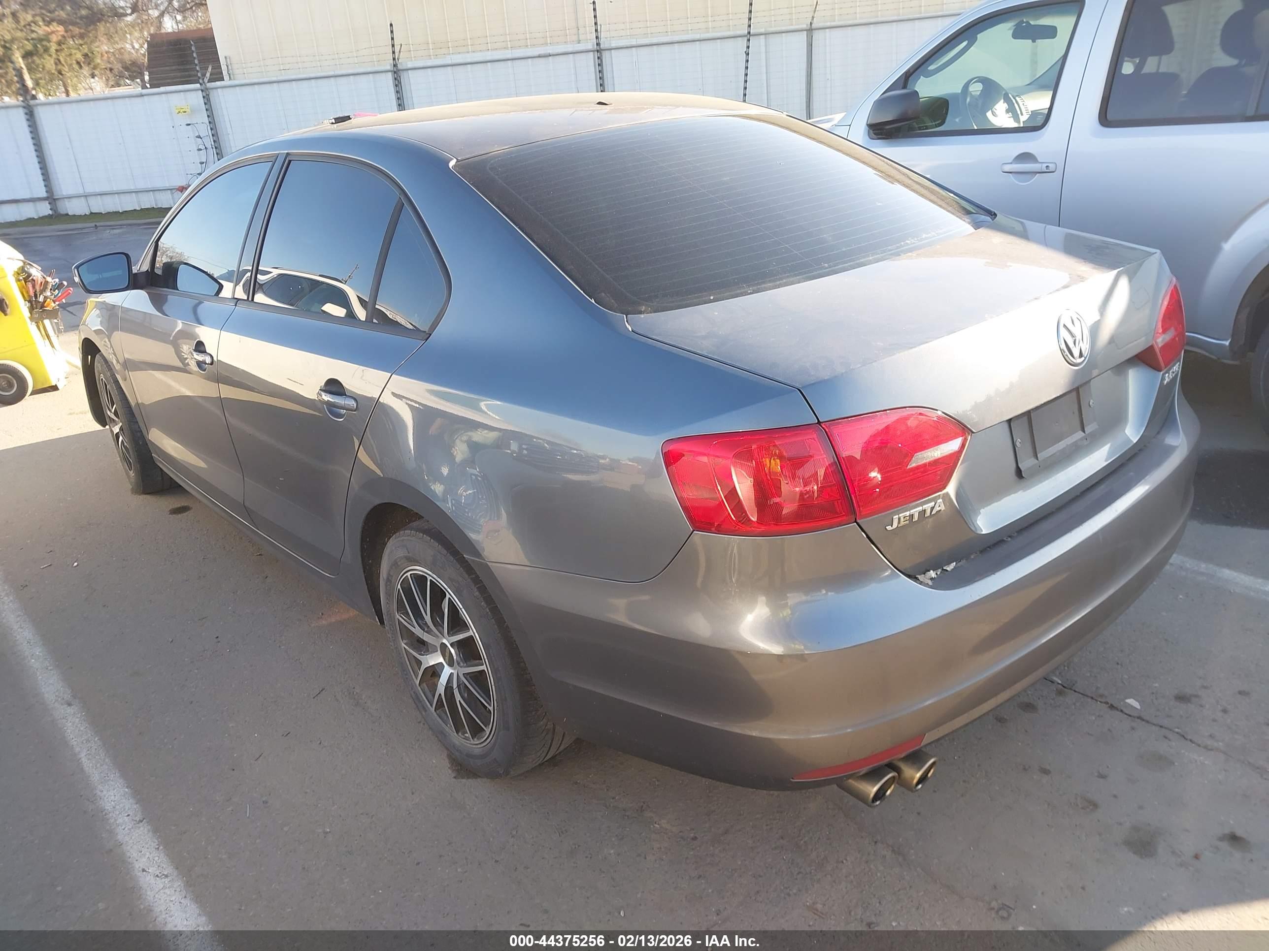VOLKSWAGEN JETTA image 3