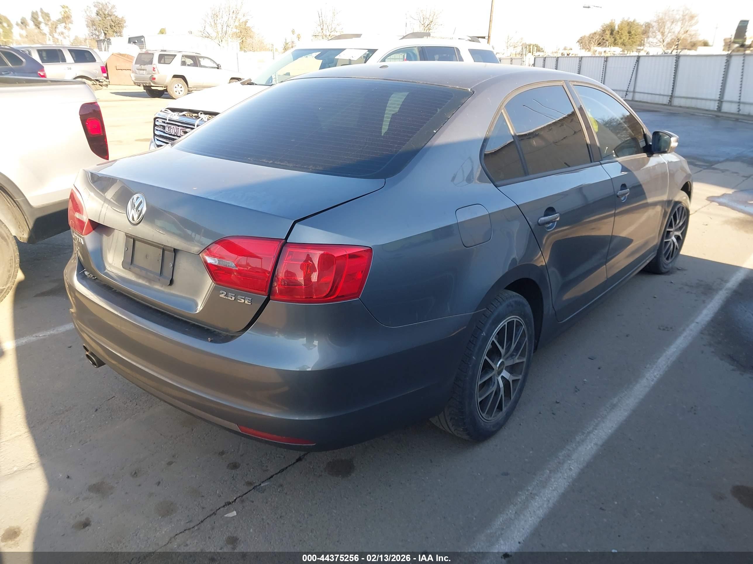 VOLKSWAGEN JETTA image 4