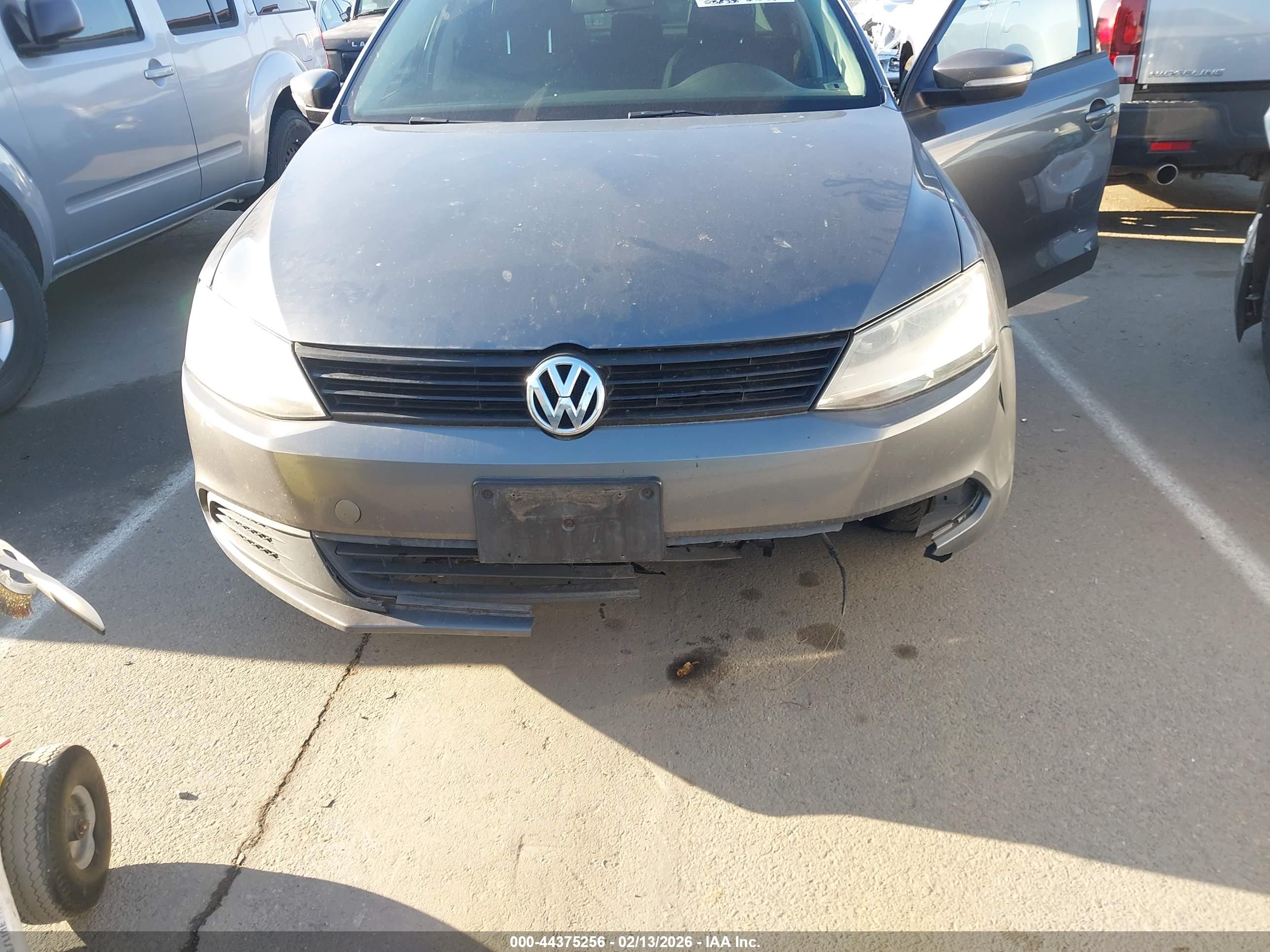 VOLKSWAGEN JETTA image 6