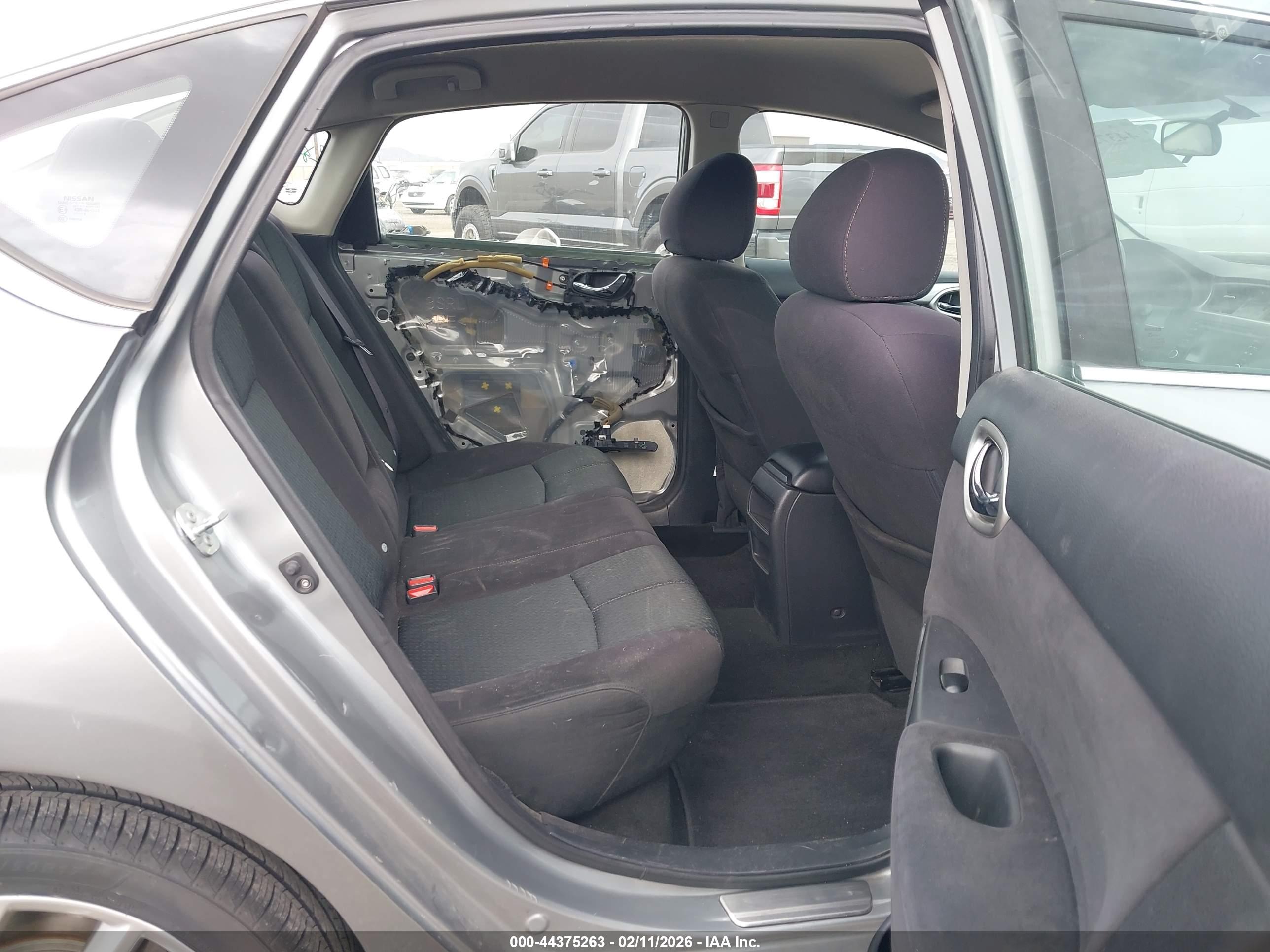 NISSAN SENTRA image 8