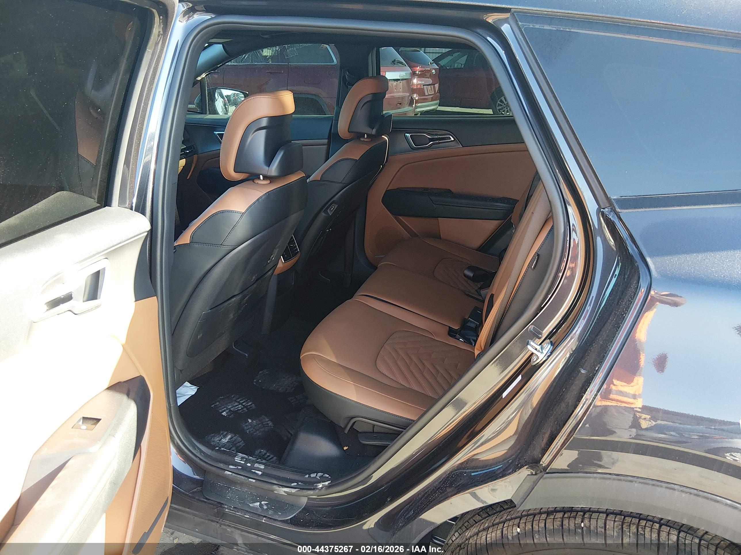 KIA SPORTAGE image 8