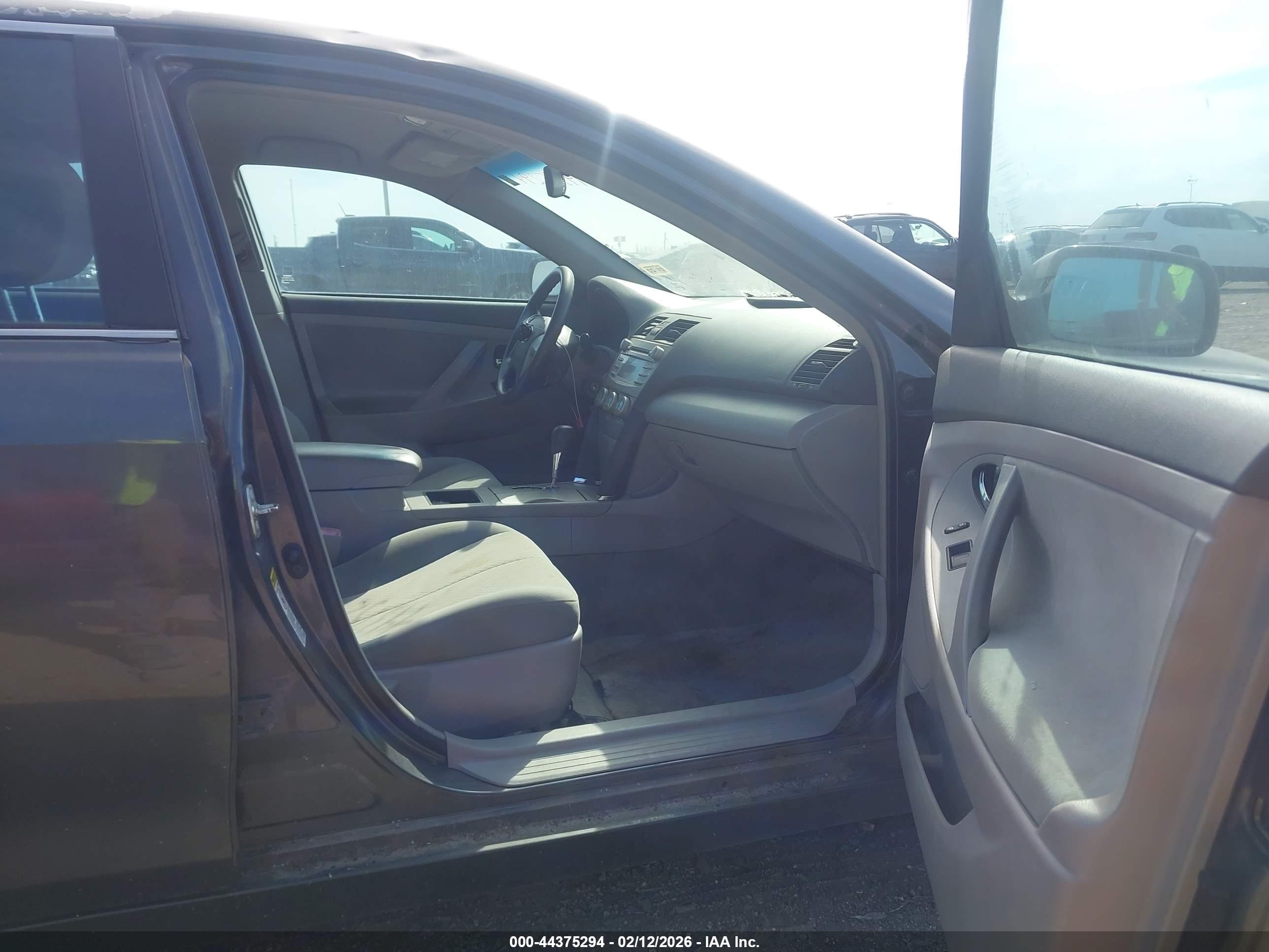 TOYOTA CAMRY image 5