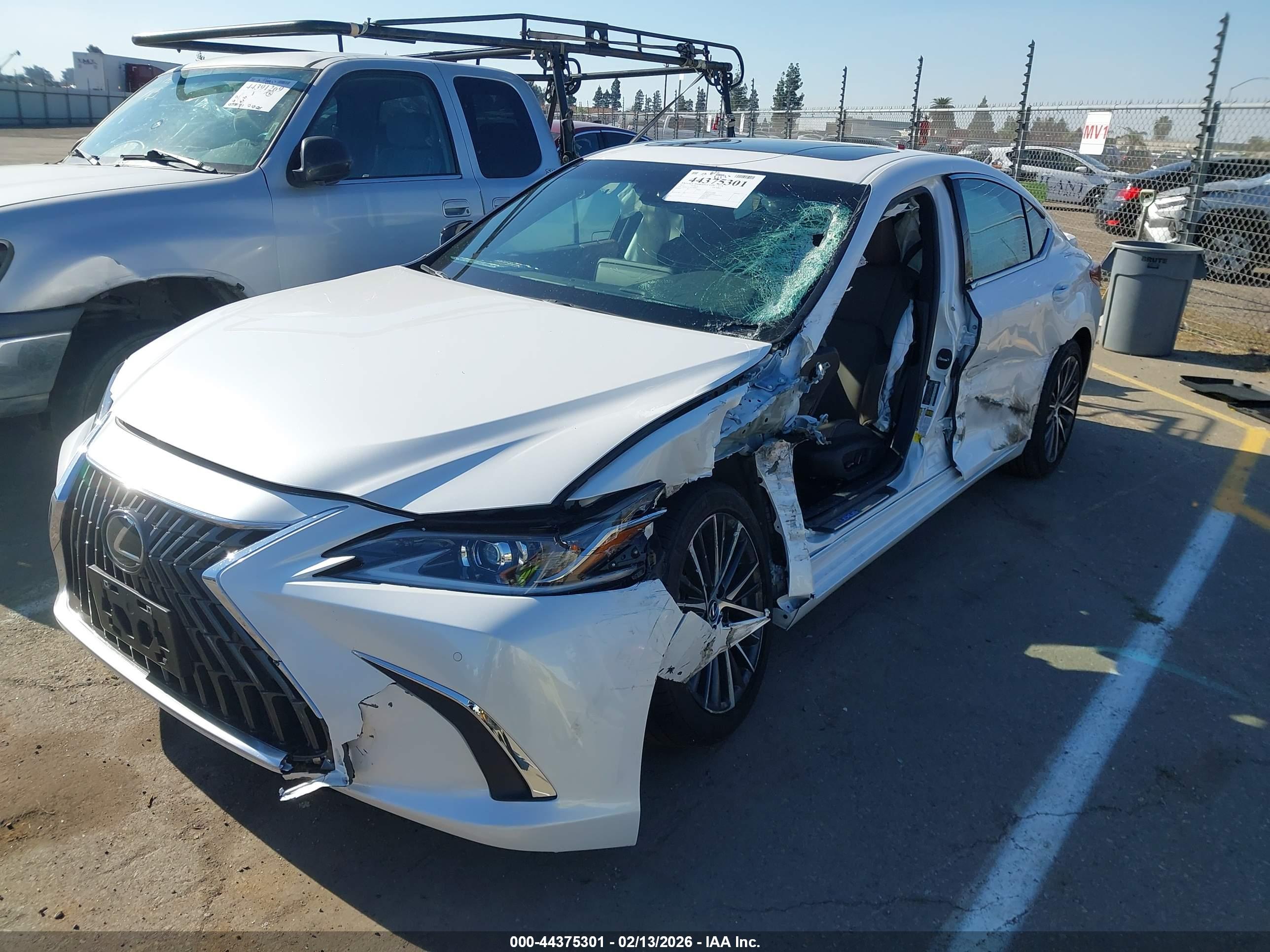 LEXUS ES image 2