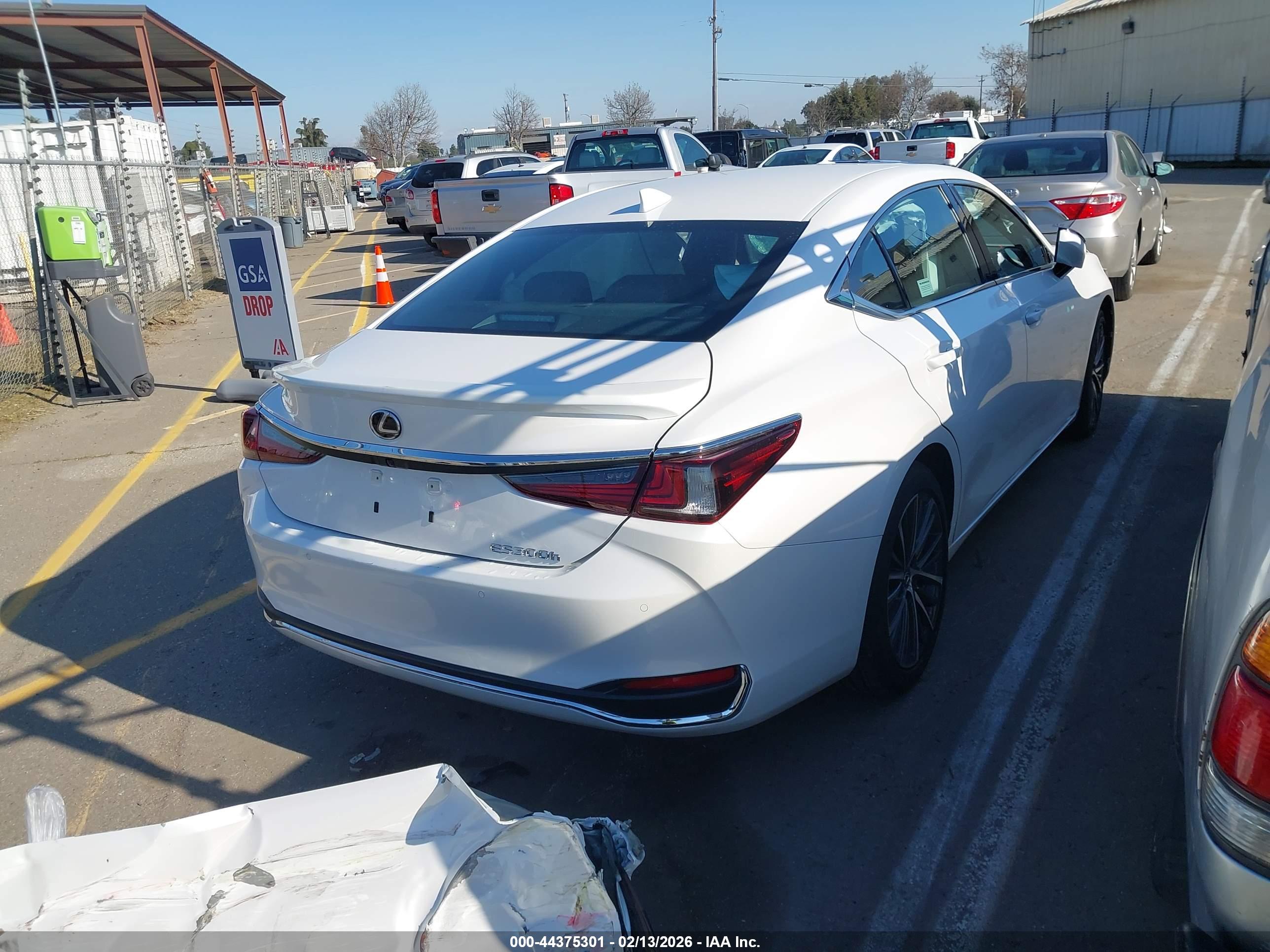 LEXUS ES image 4