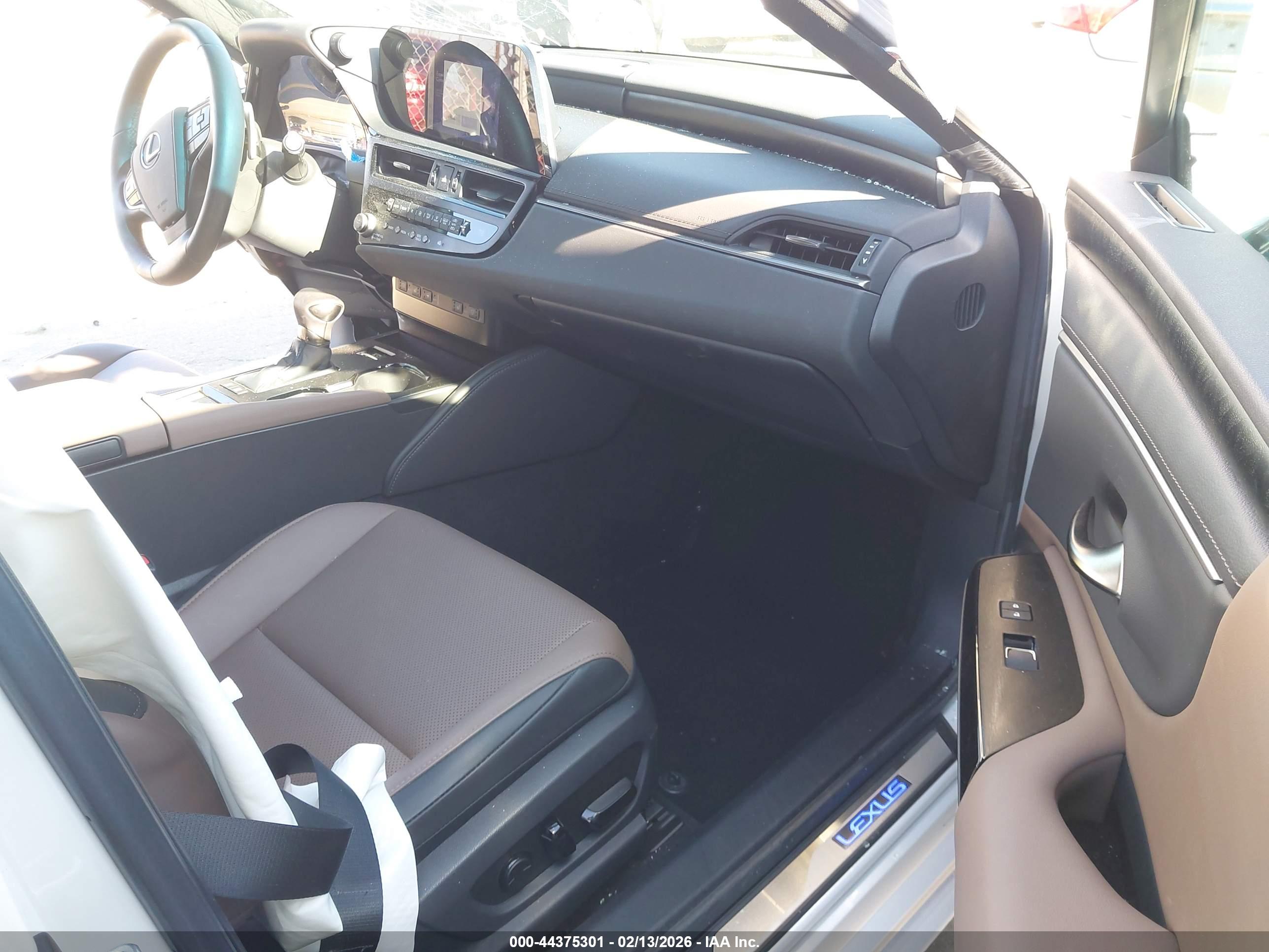 LEXUS ES image 5