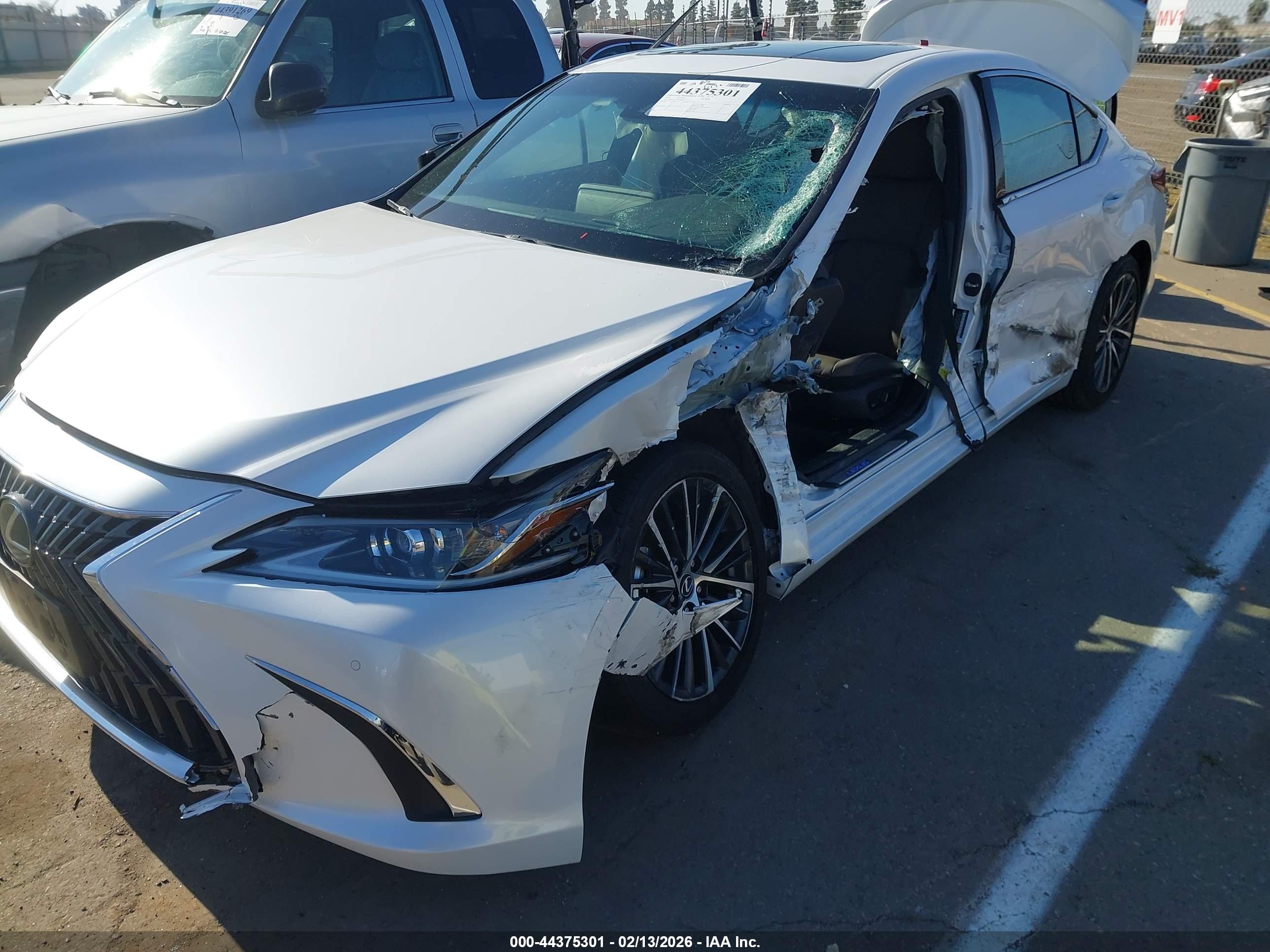 LEXUS ES image 6