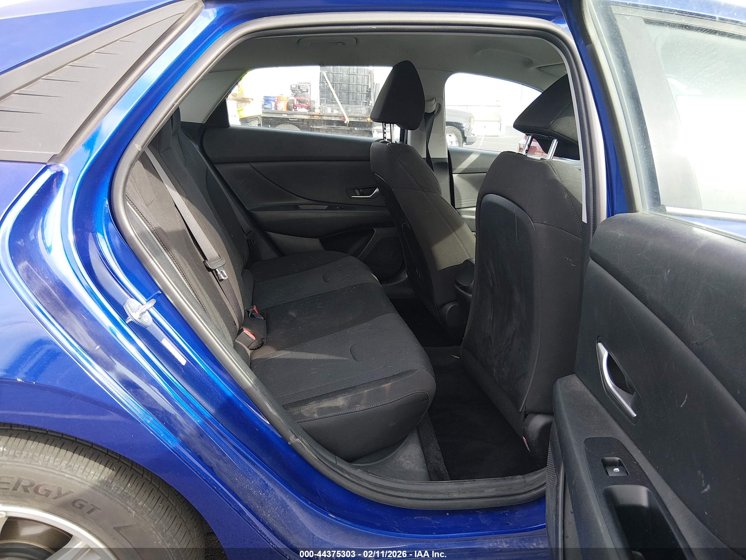 HYUNDAI ELANTRA image 8