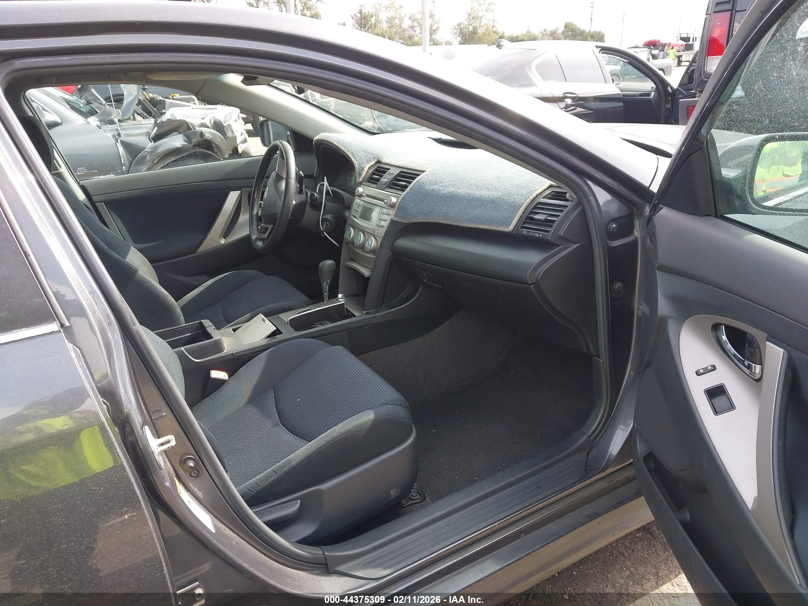 TOYOTA CAMRY image 5
