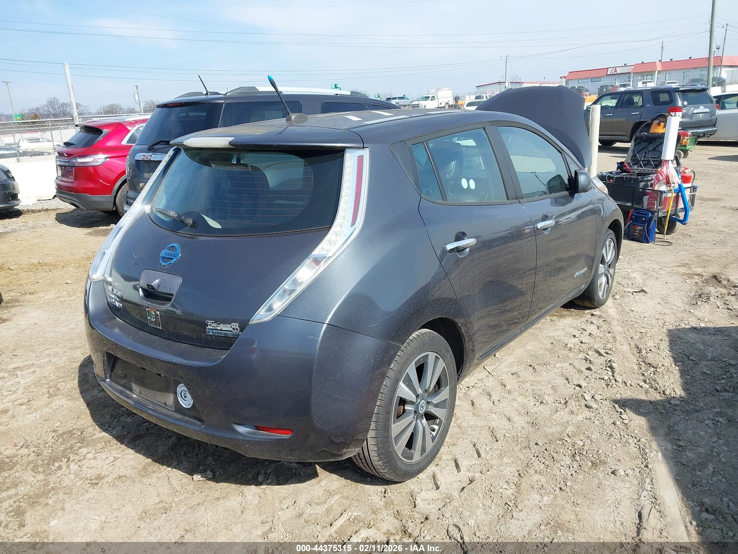 NISSAN LEAF image 4