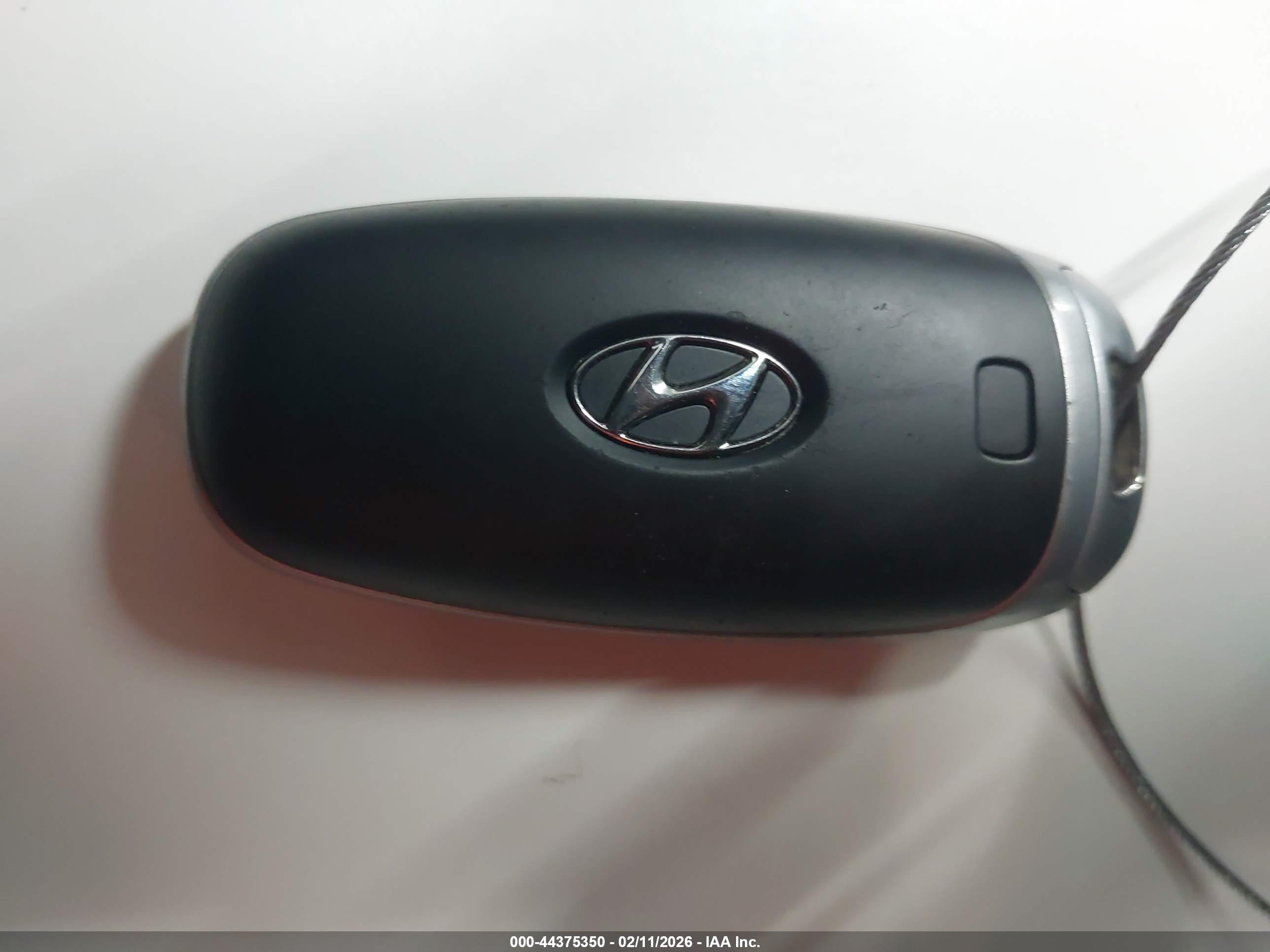 HYUNDAI SANTA image 11