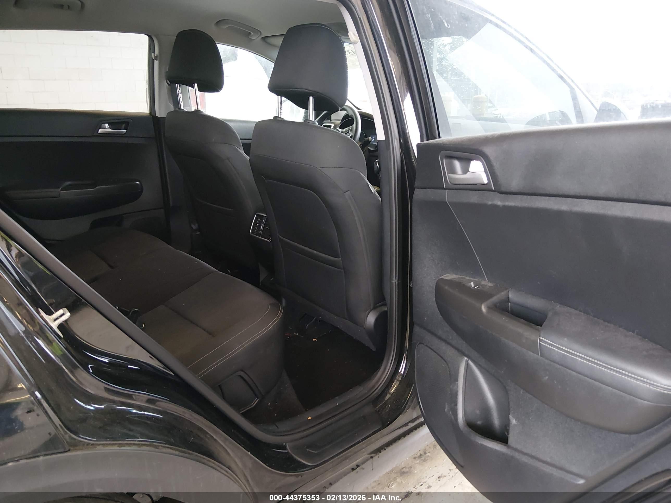 KIA SPORTAGE image 8