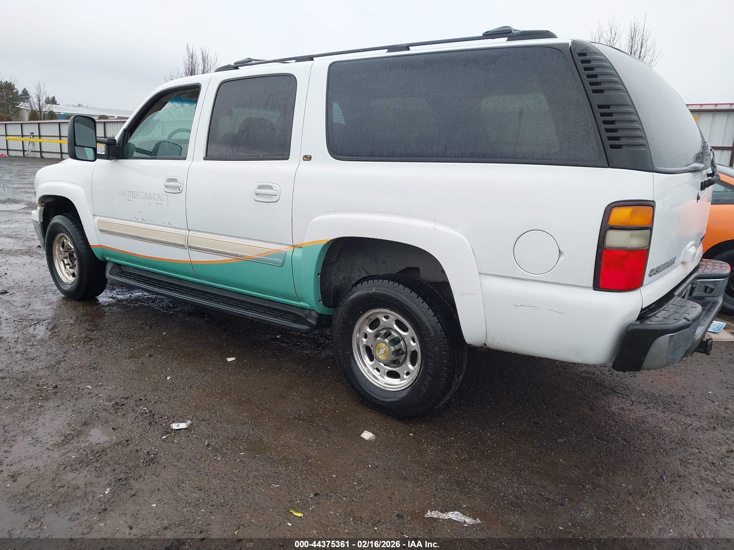 CHEVROLET SUBURBAN image 3