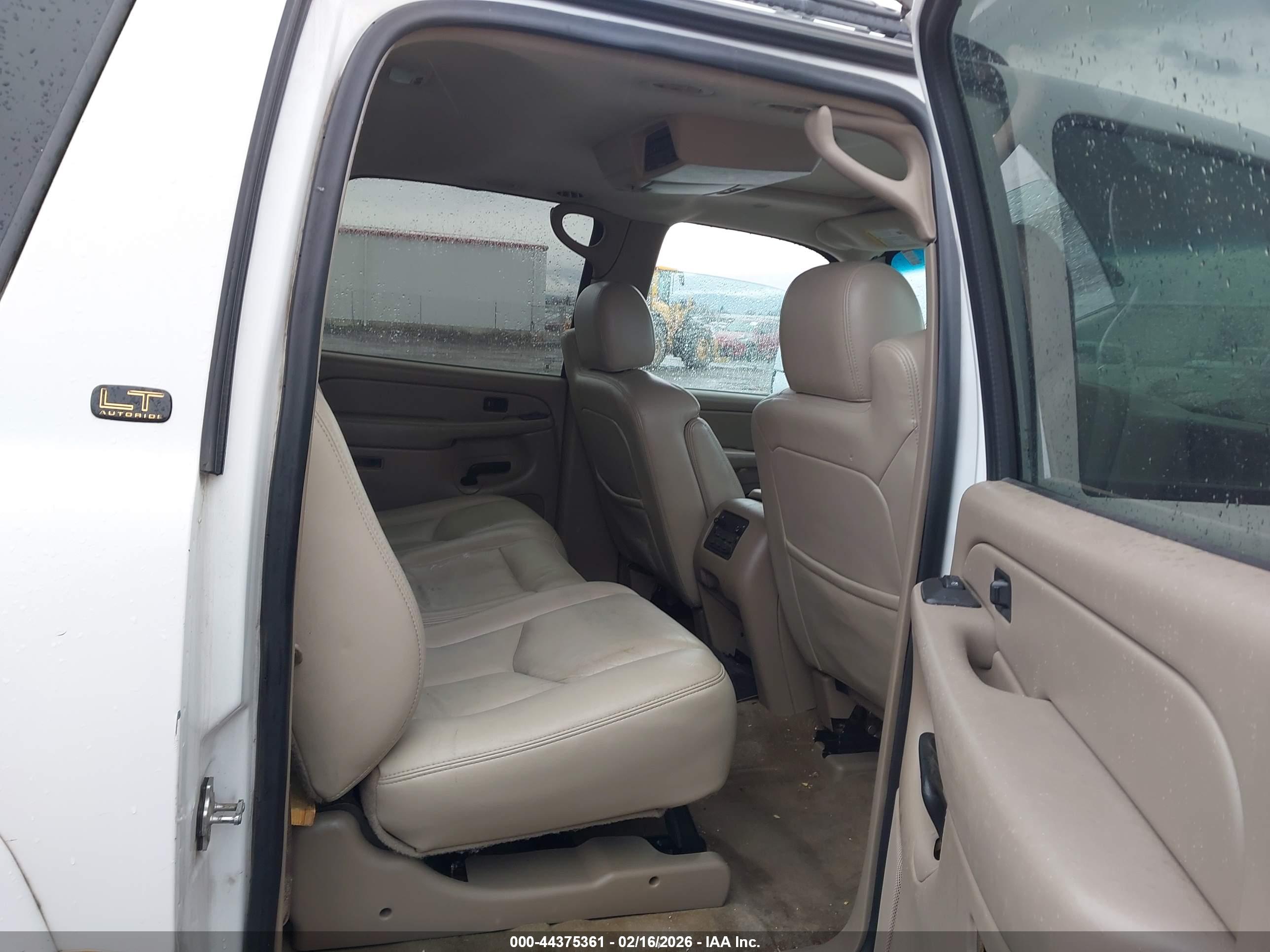 CHEVROLET SUBURBAN image 8