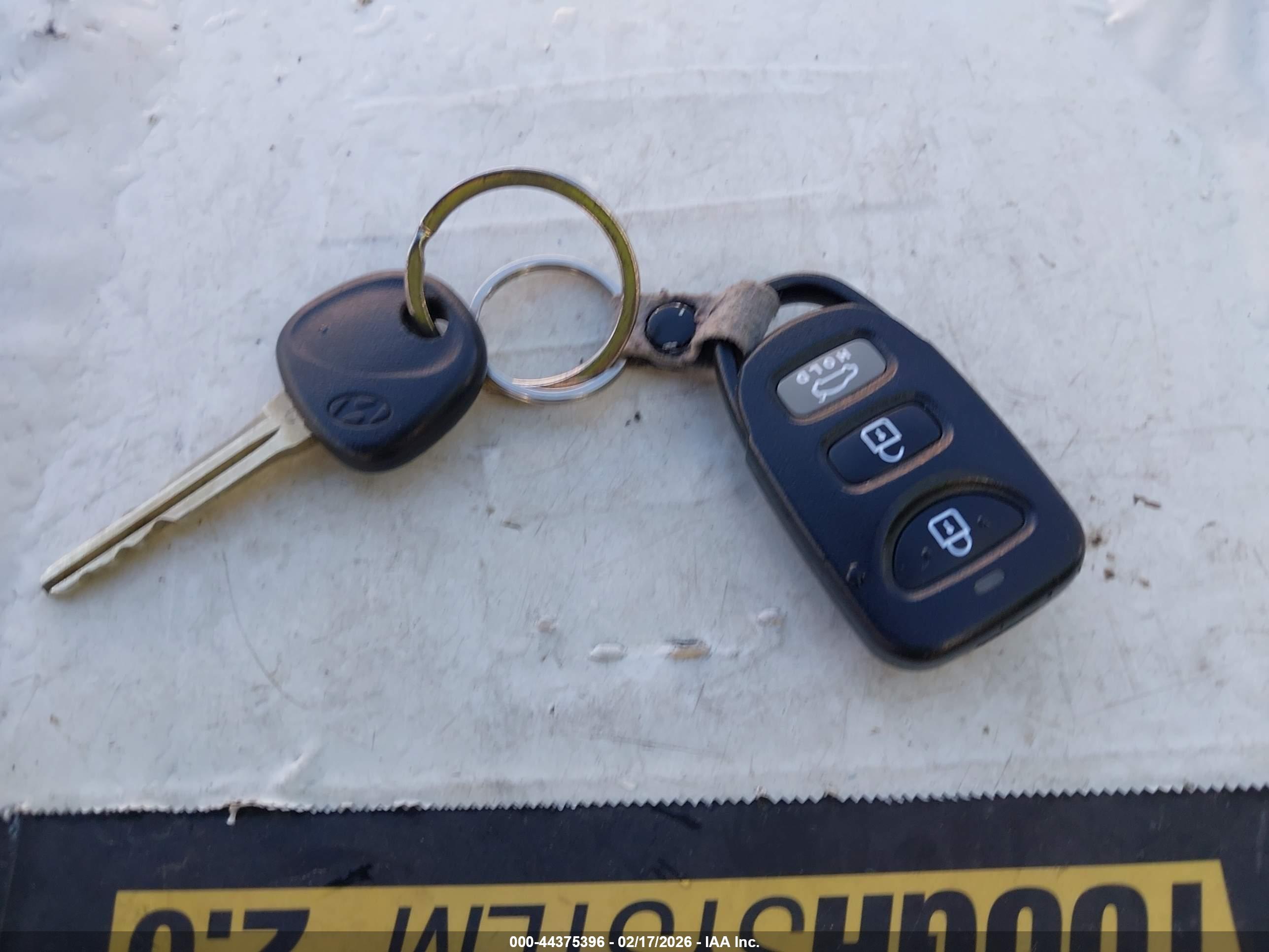 HYUNDAI ELANTRA image 11