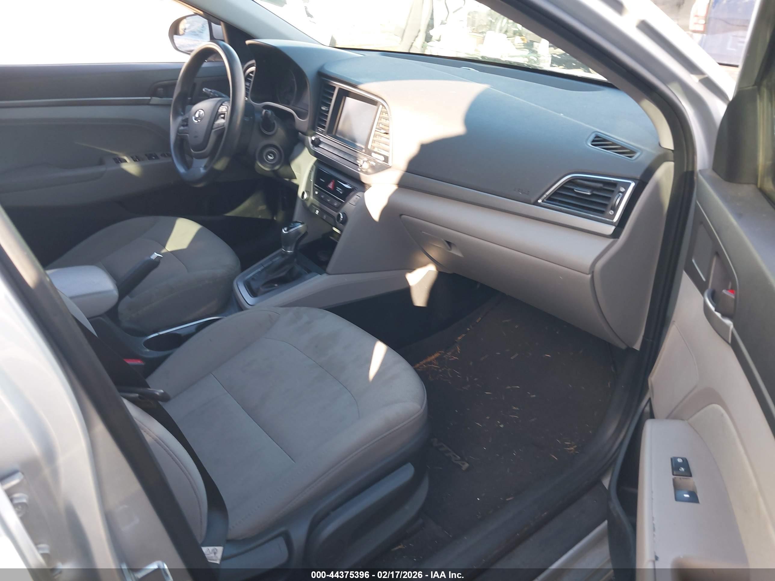 HYUNDAI ELANTRA image 5